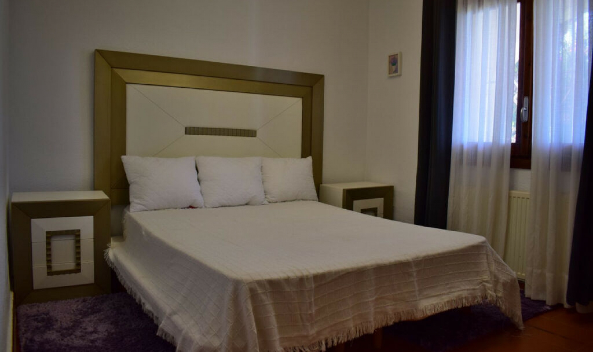 Resale - House -
Marbesa