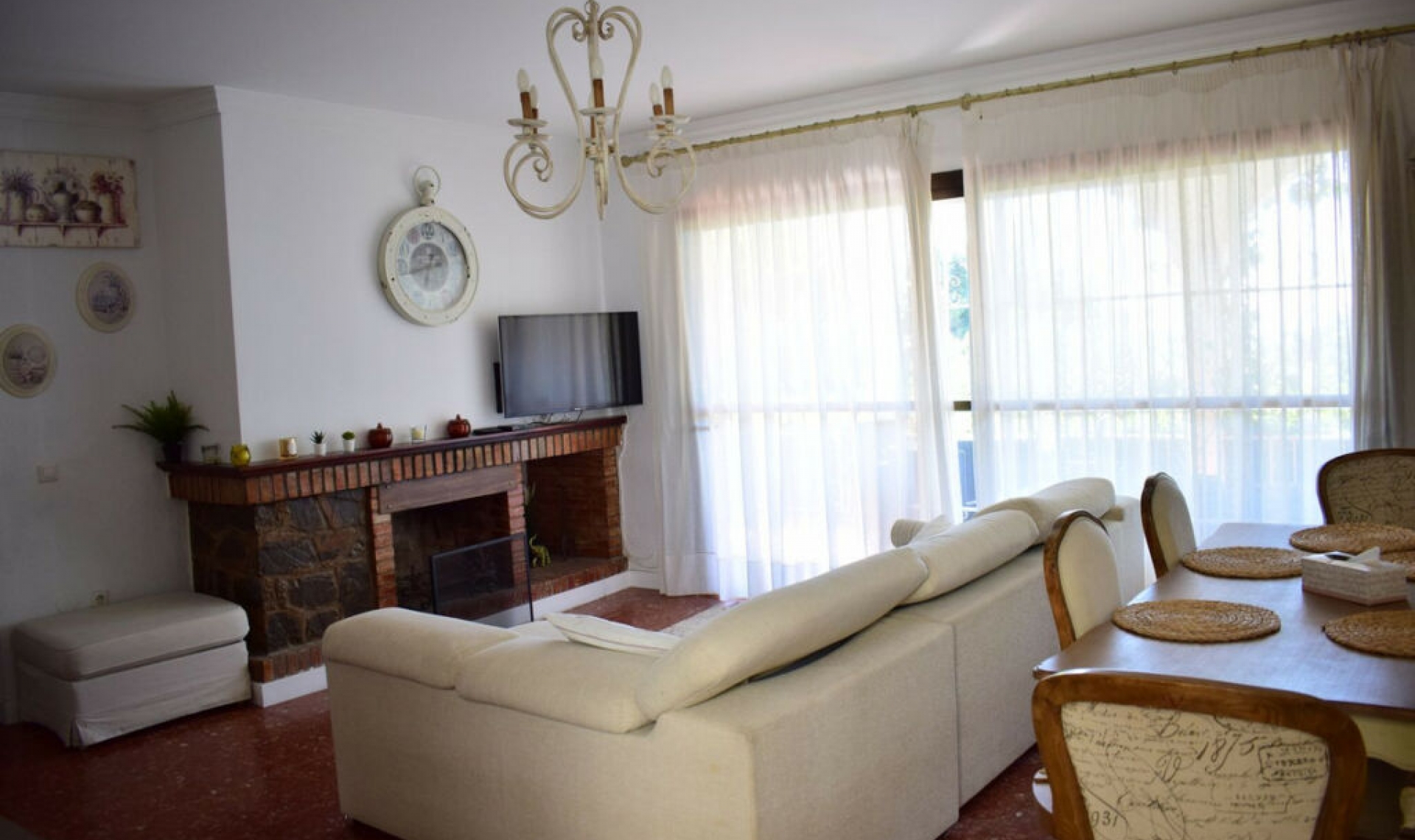 Resale - House -
Marbesa