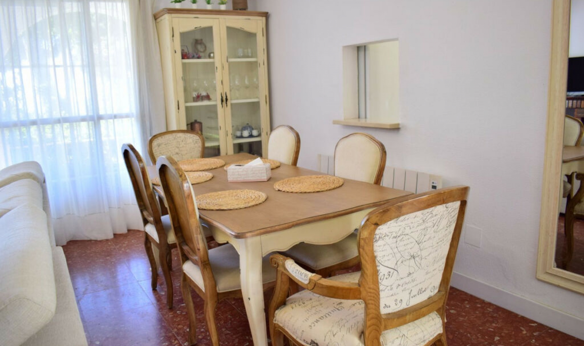 Resale - House -
Marbesa