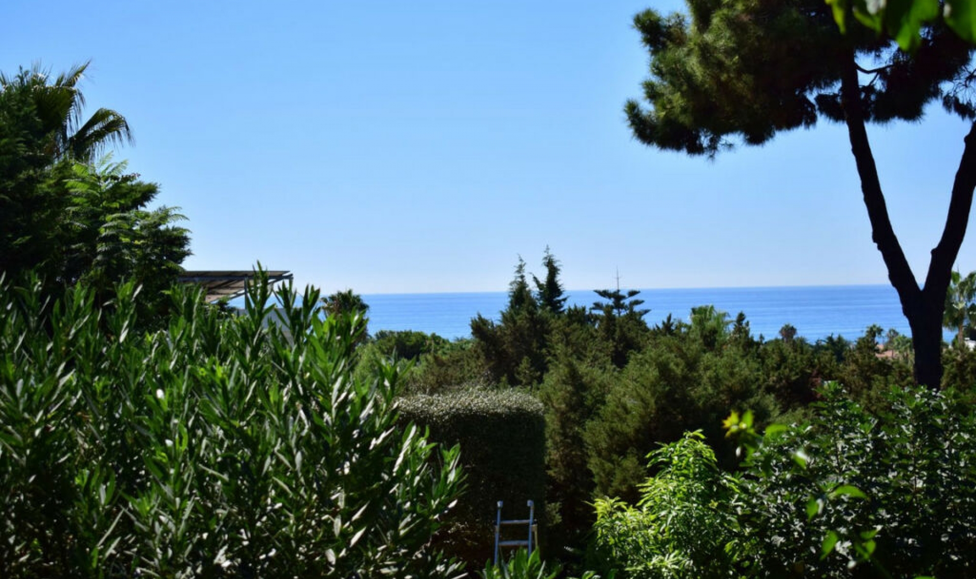 Resale - House -
Marbesa