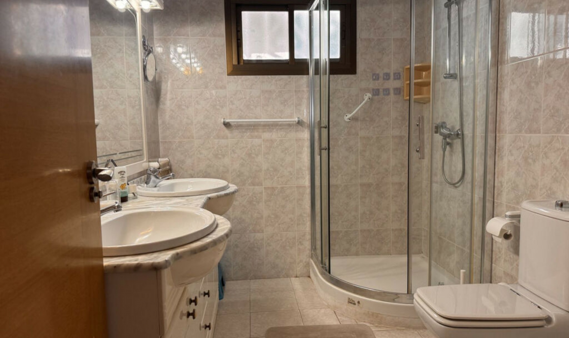 Resale - House -
Marbesa