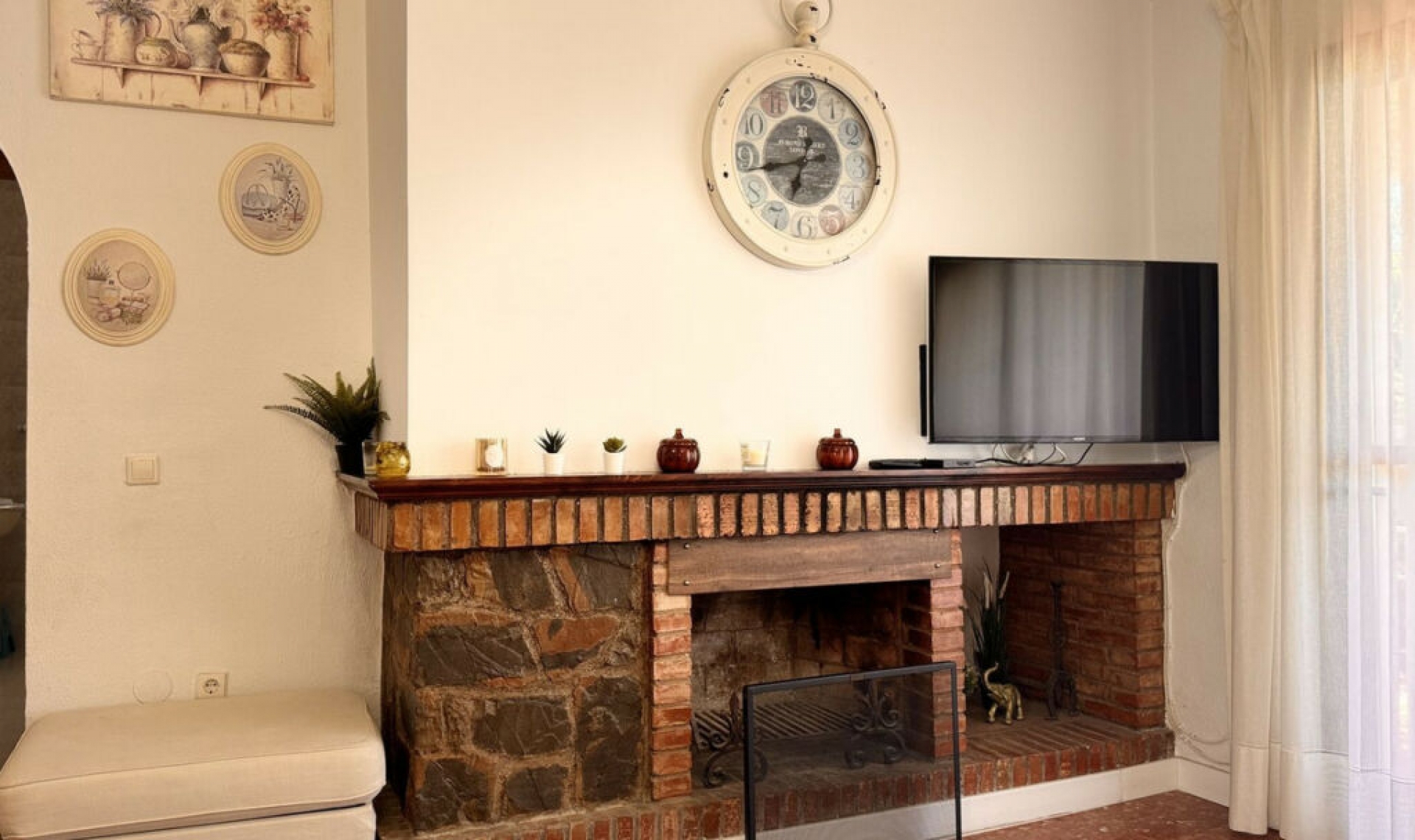 Resale - House -
Marbesa