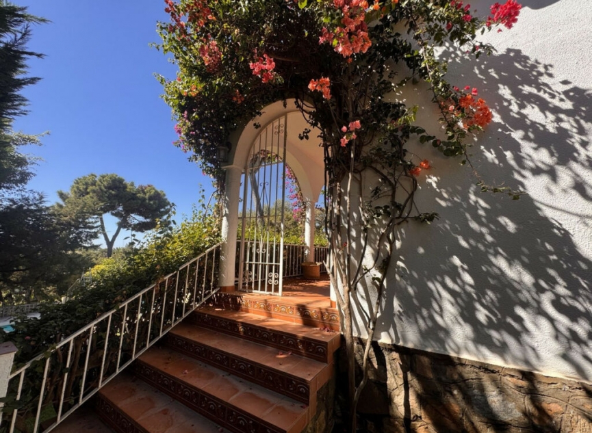 Resale - House -
Marbesa