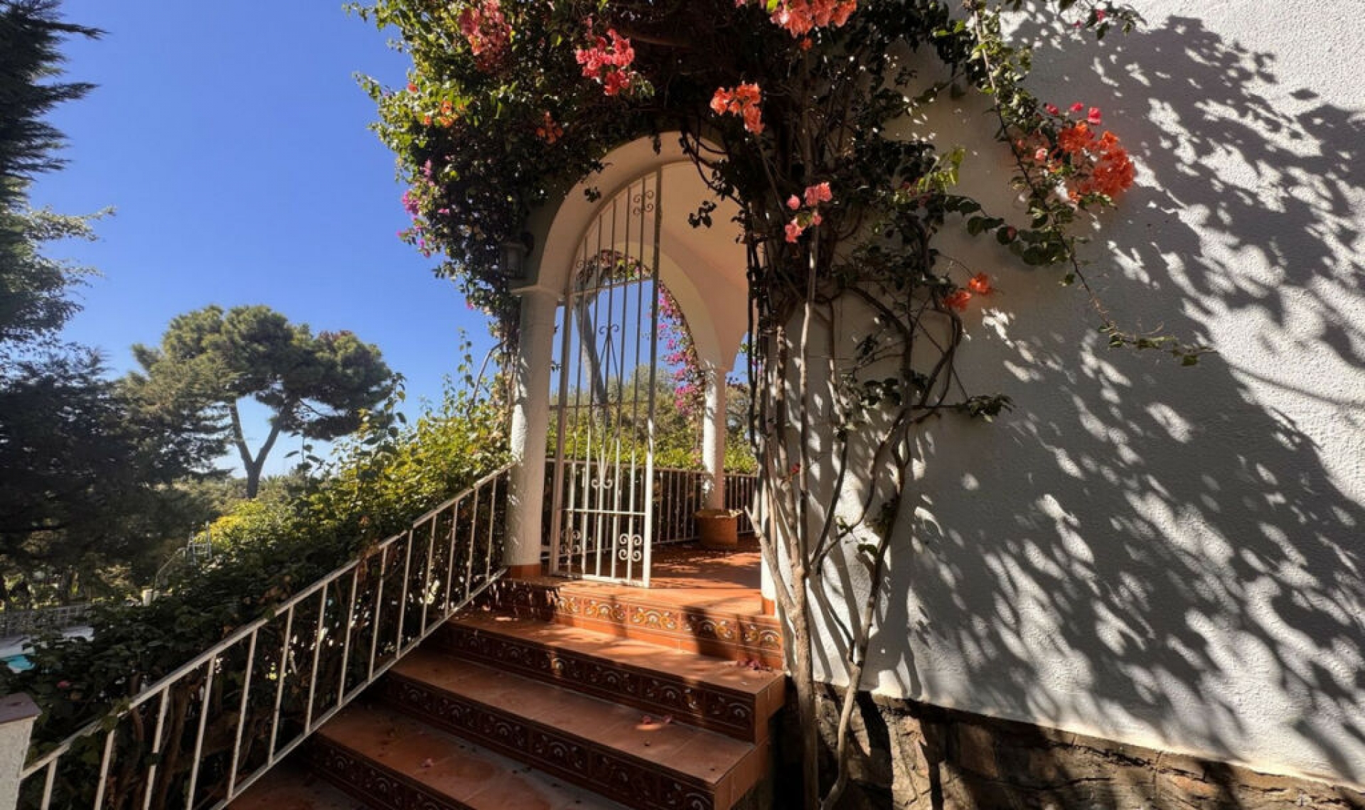 Resale - House -
Marbesa