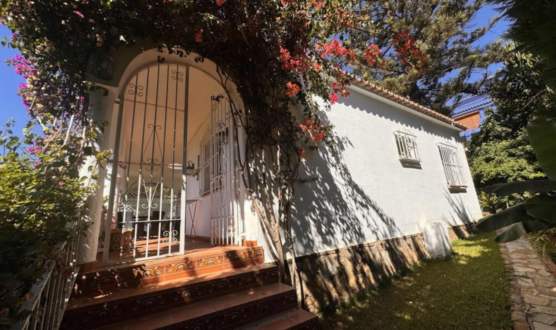 Resale - House -
Marbesa