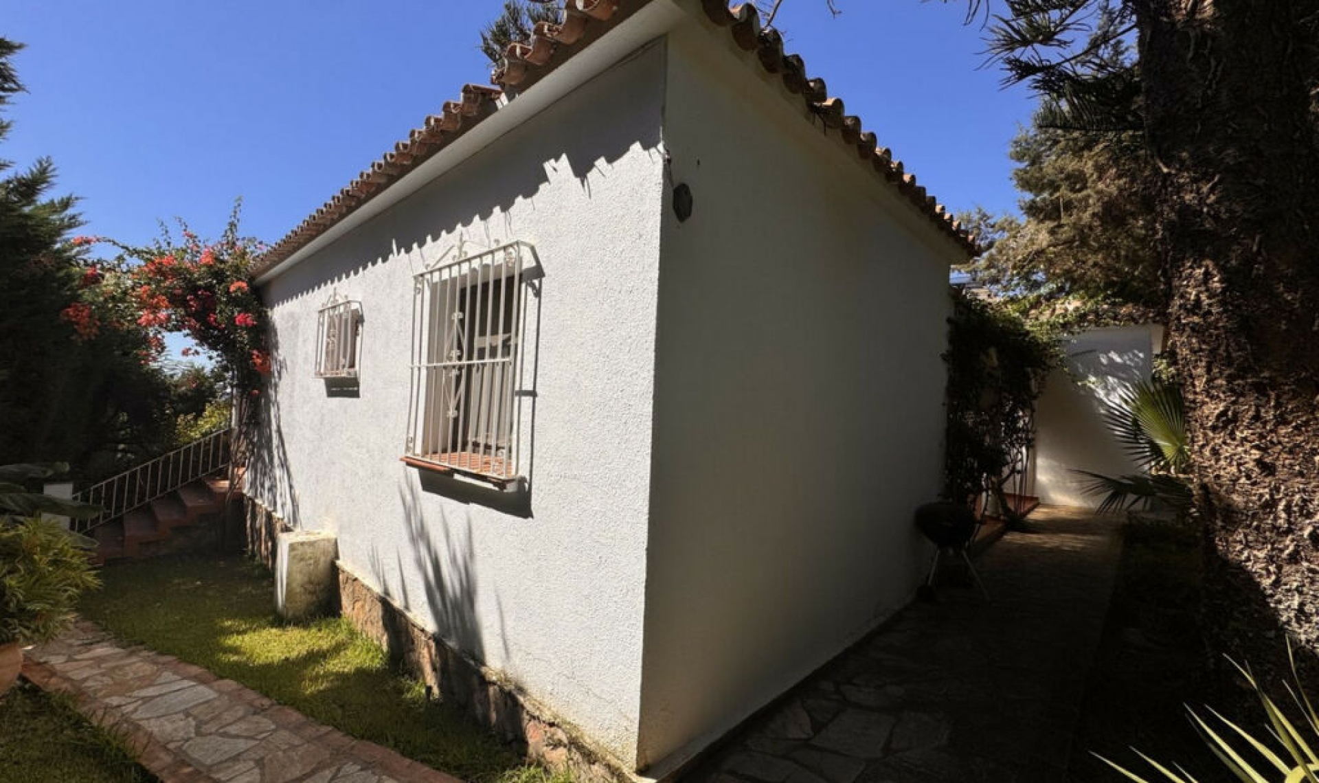 Resale - House -
Marbesa