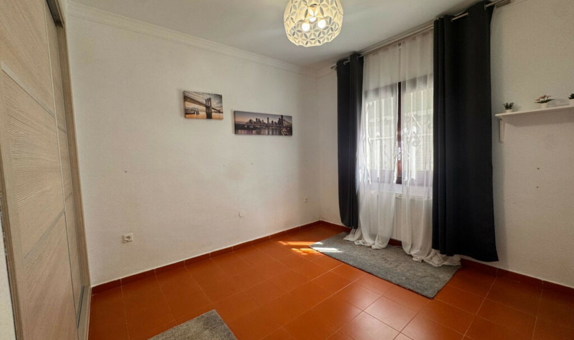 Resale - House -
Marbesa