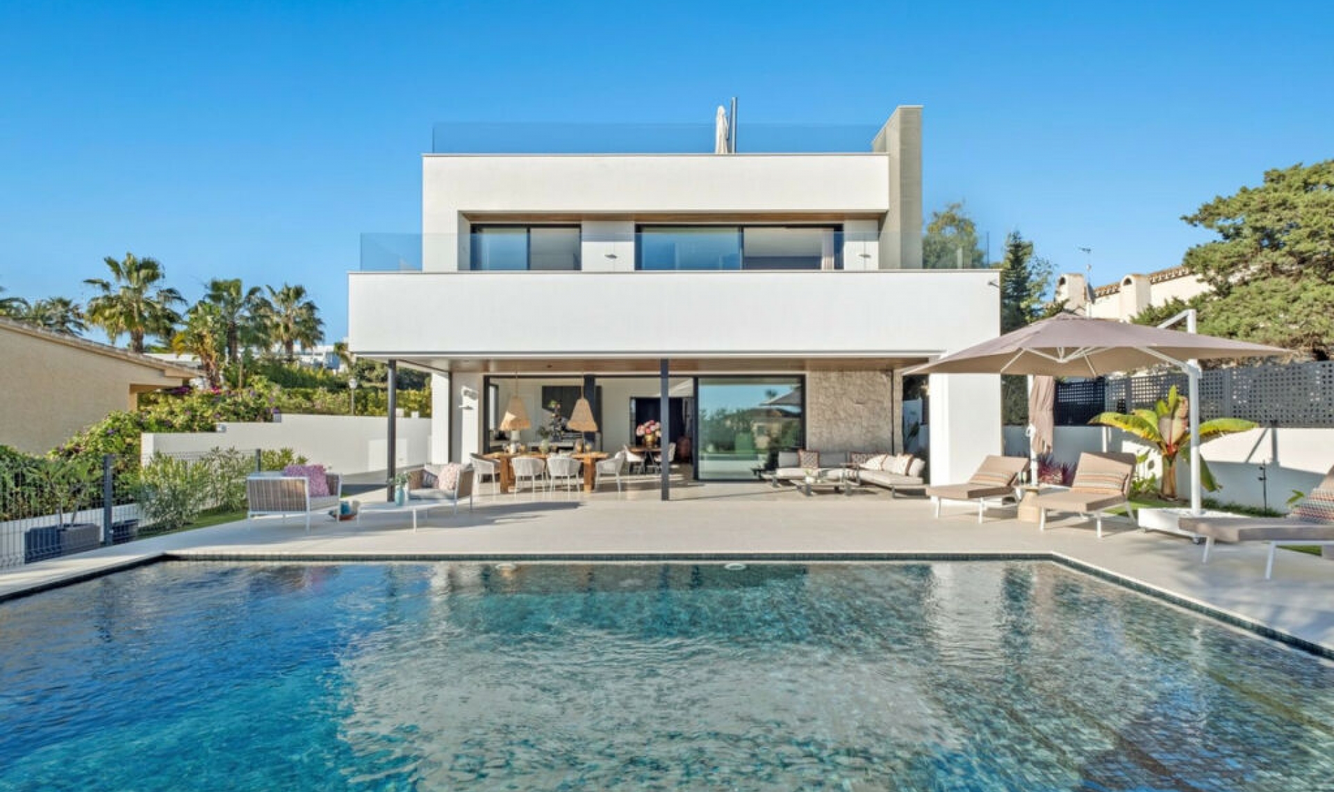 Resale - House -
Marbesa