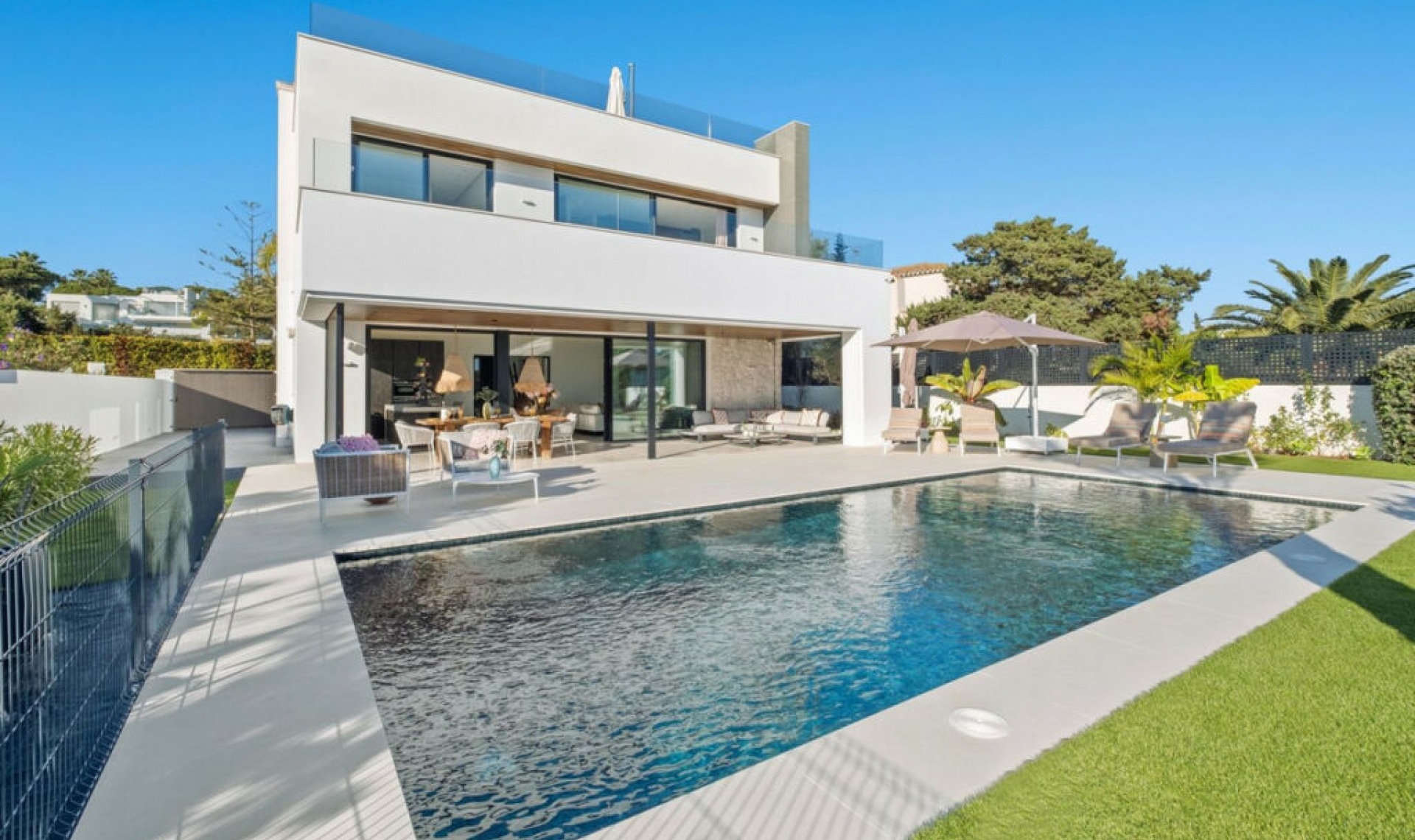 Resale - House -
Marbesa