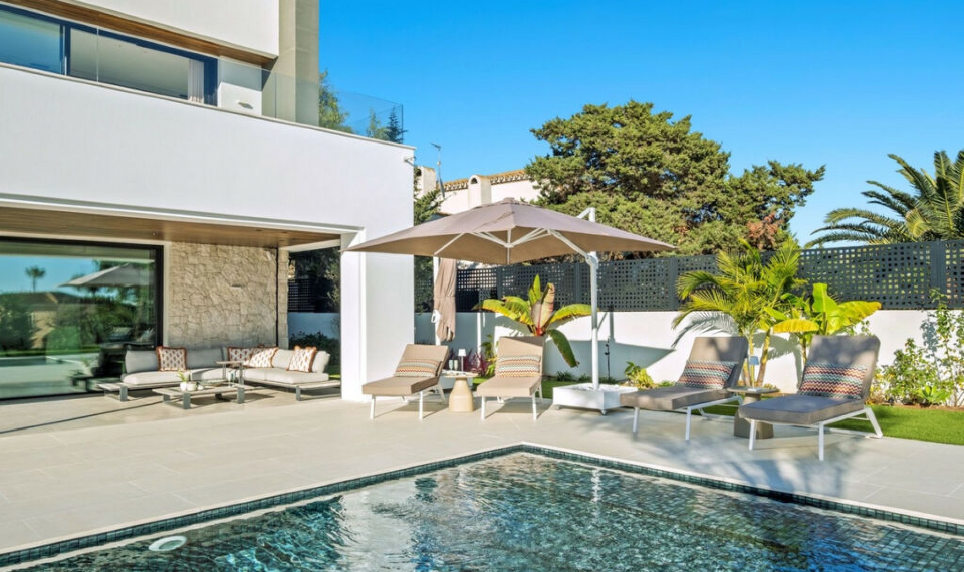 Resale - House -
Marbesa