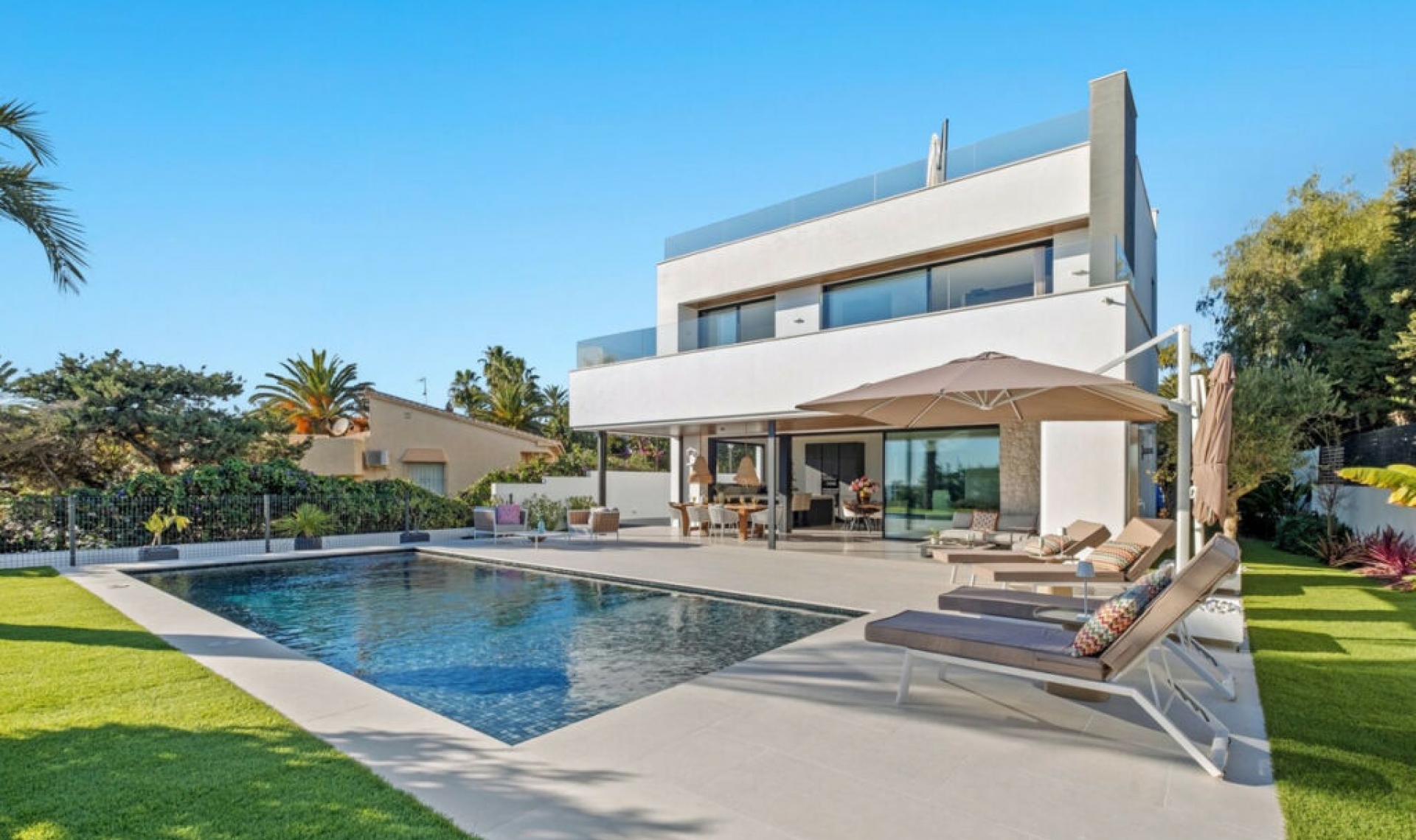 Resale - House -
Marbesa