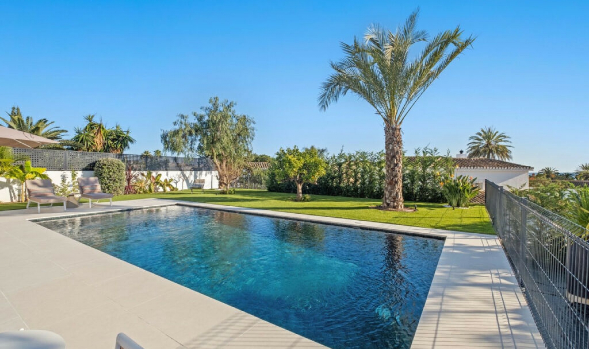 Resale - House -
Marbesa