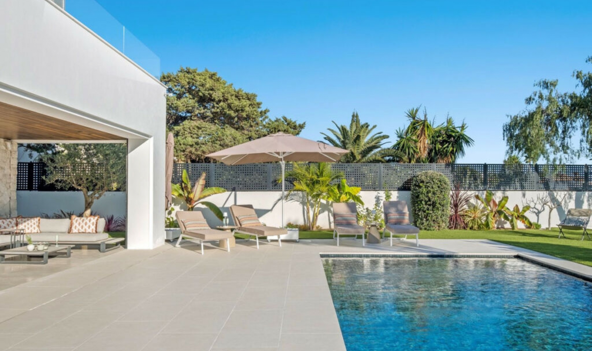 Resale - House -
Marbesa