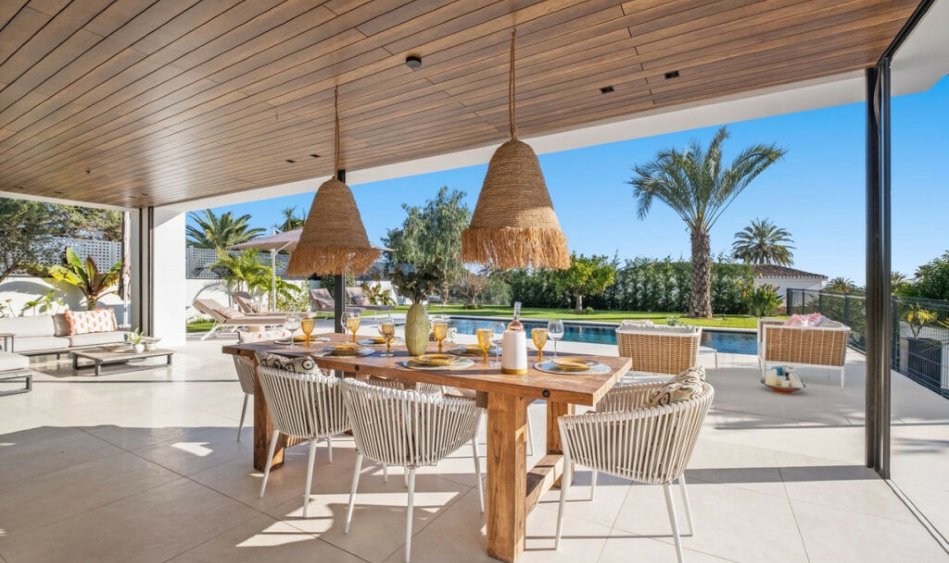 Resale - House -
Marbesa