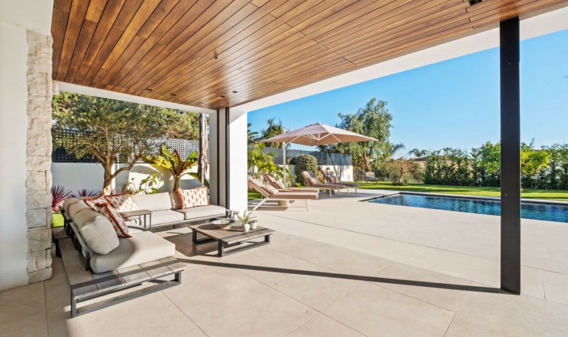 Resale - House -
Marbesa