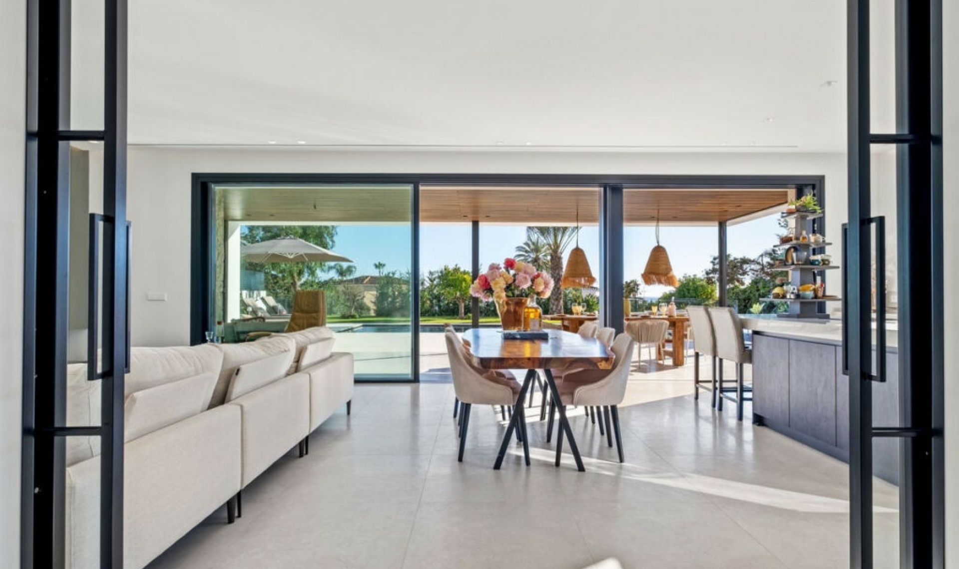 Resale - House -
Marbesa