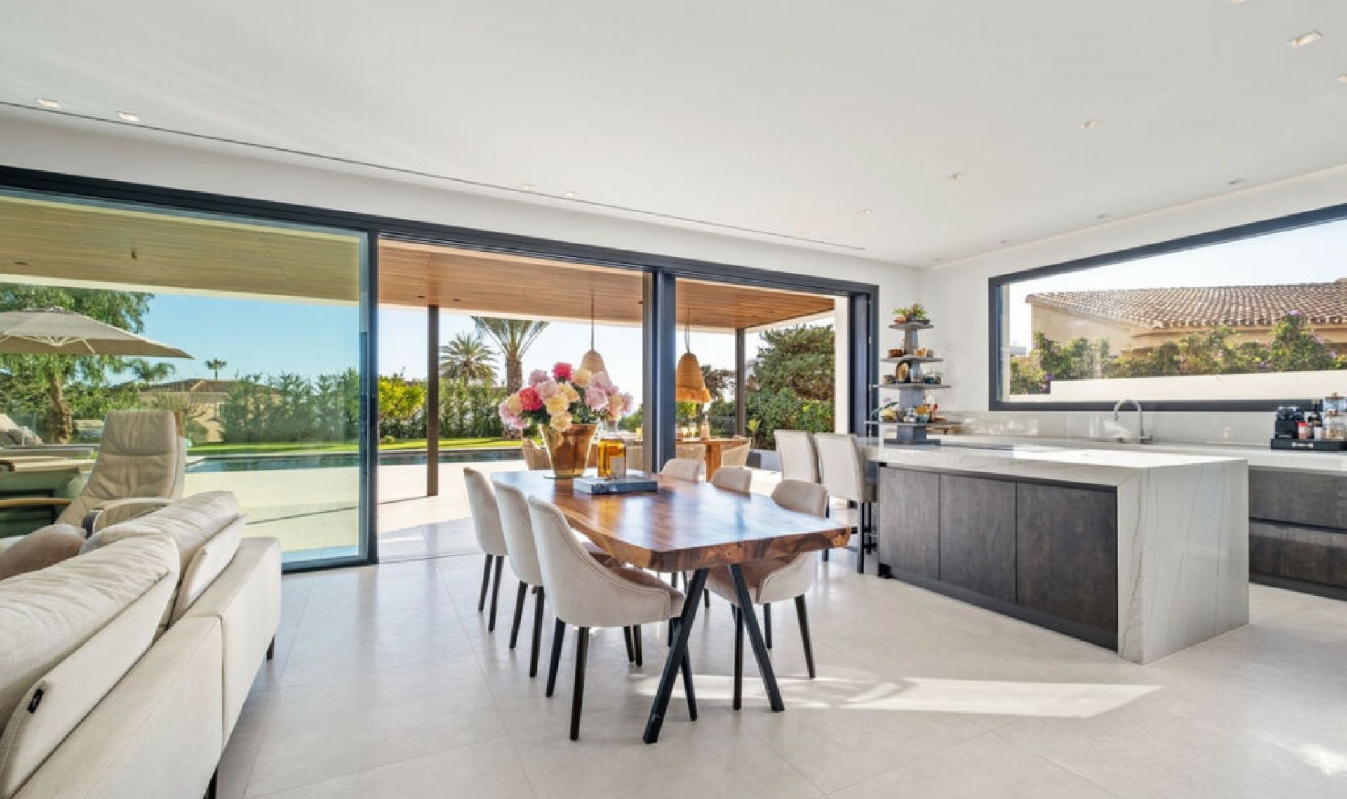 Resale - House -
Marbesa