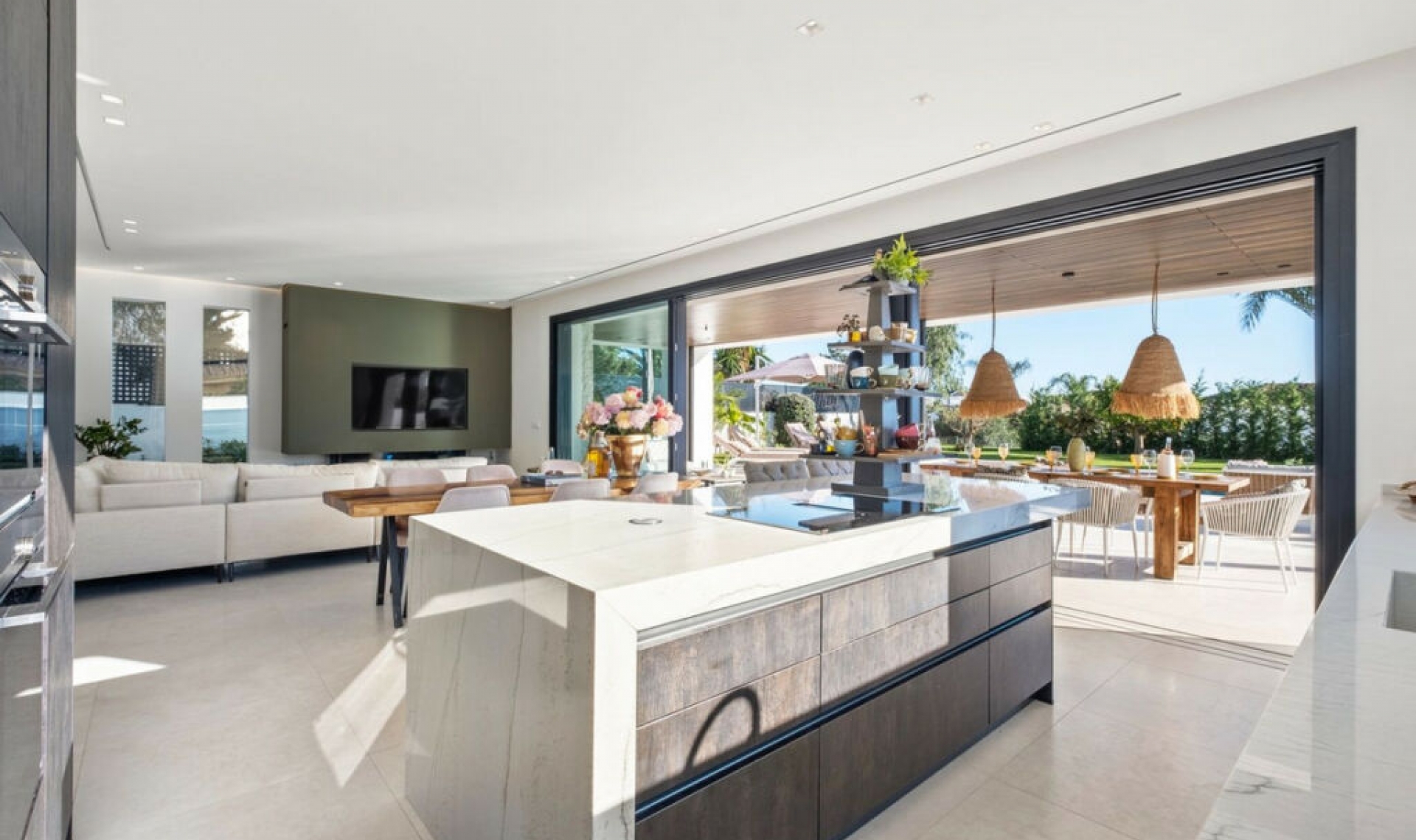 Resale - House -
Marbesa