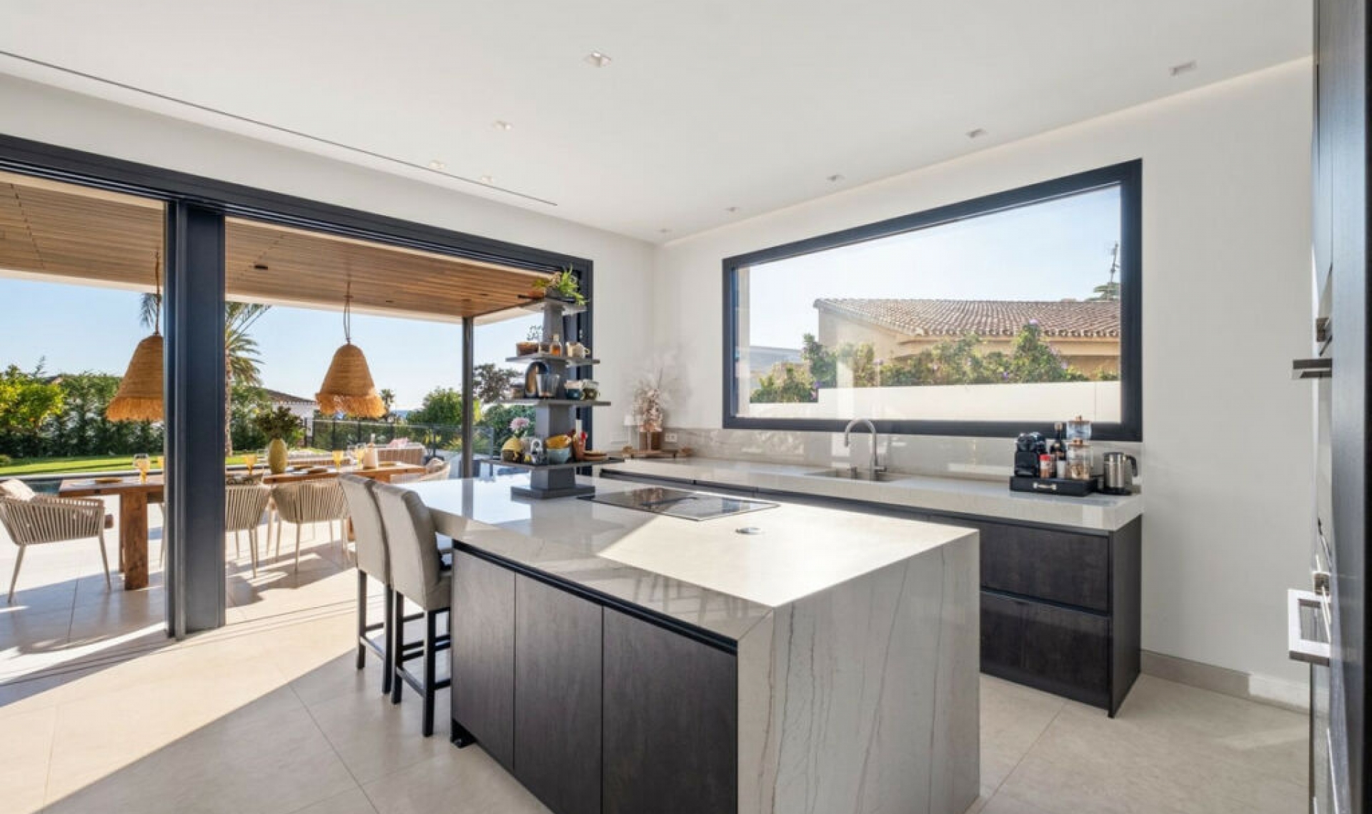 Resale - House -
Marbesa