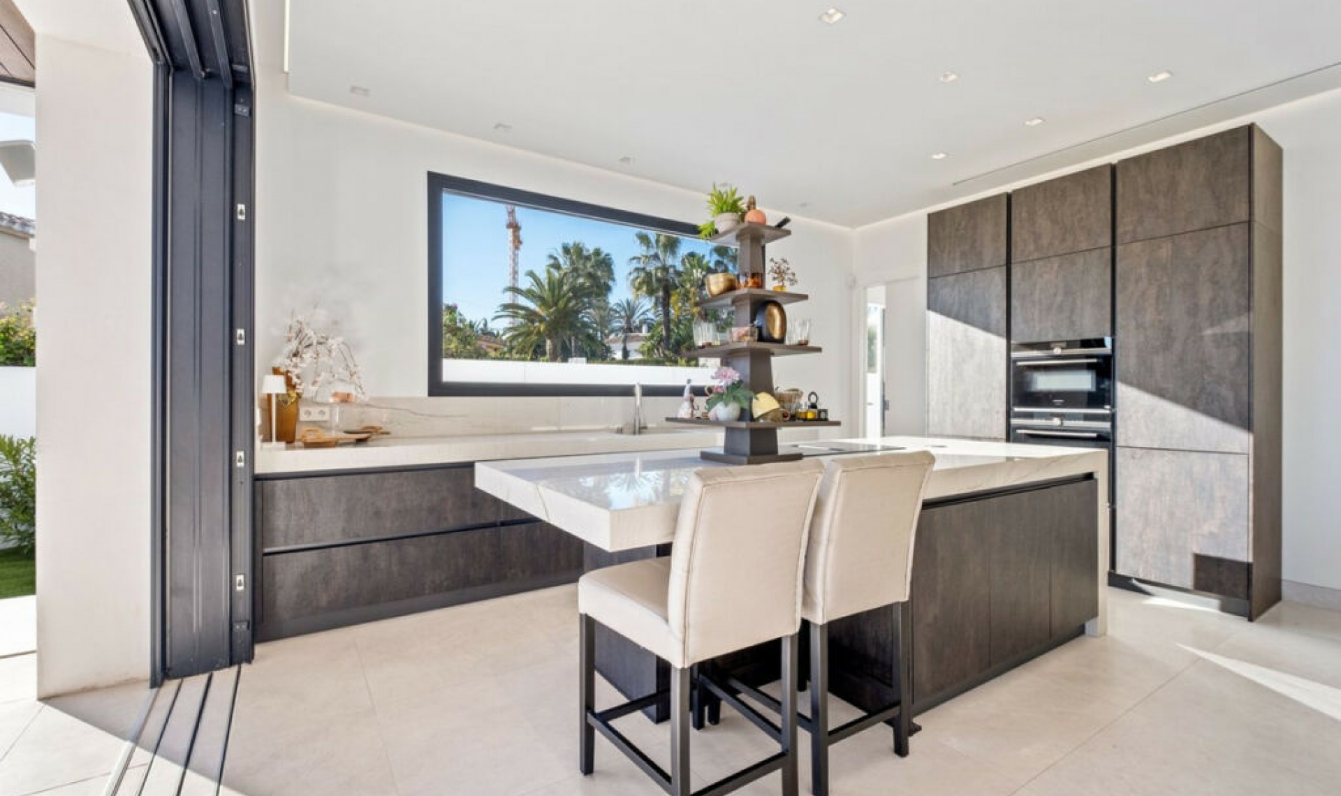 Resale - House -
Marbesa