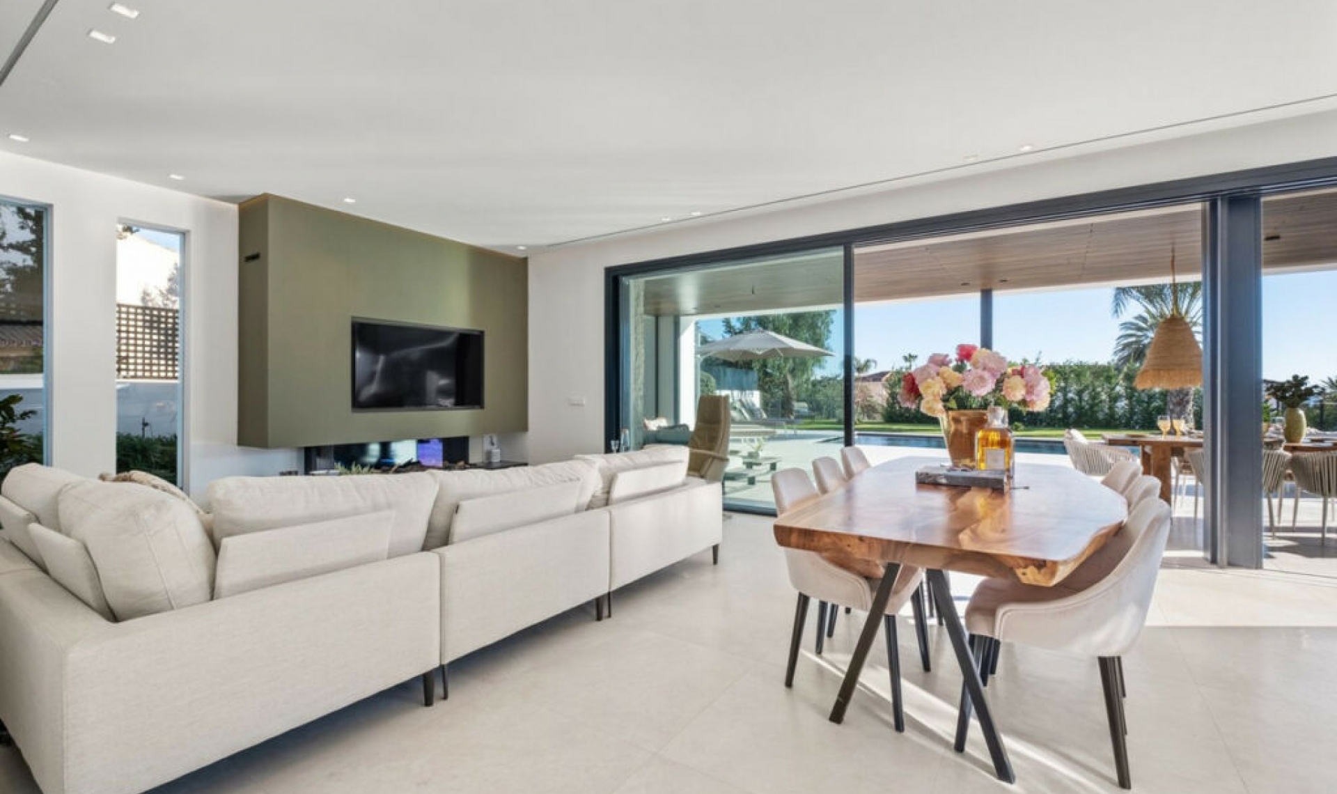 Resale - House -
Marbesa