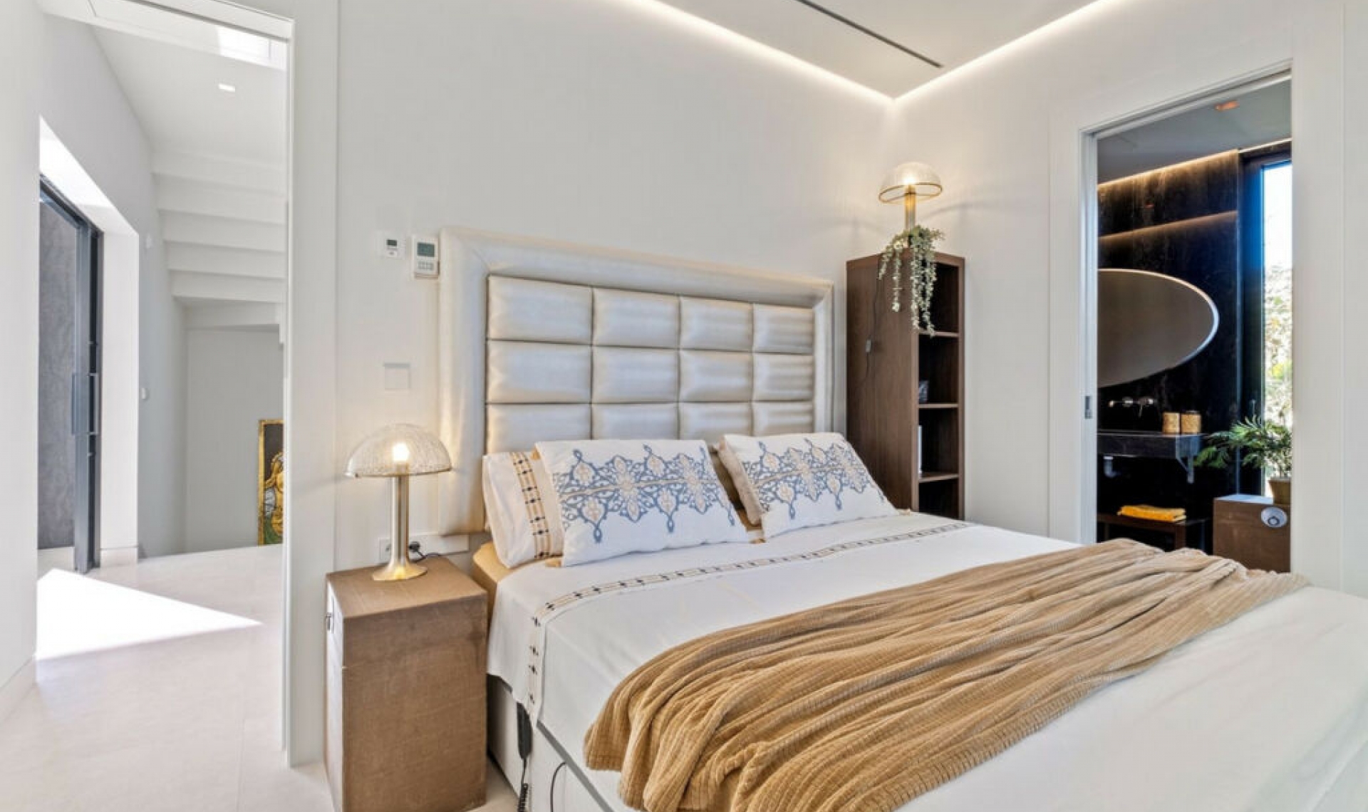 Resale - House -
Marbesa