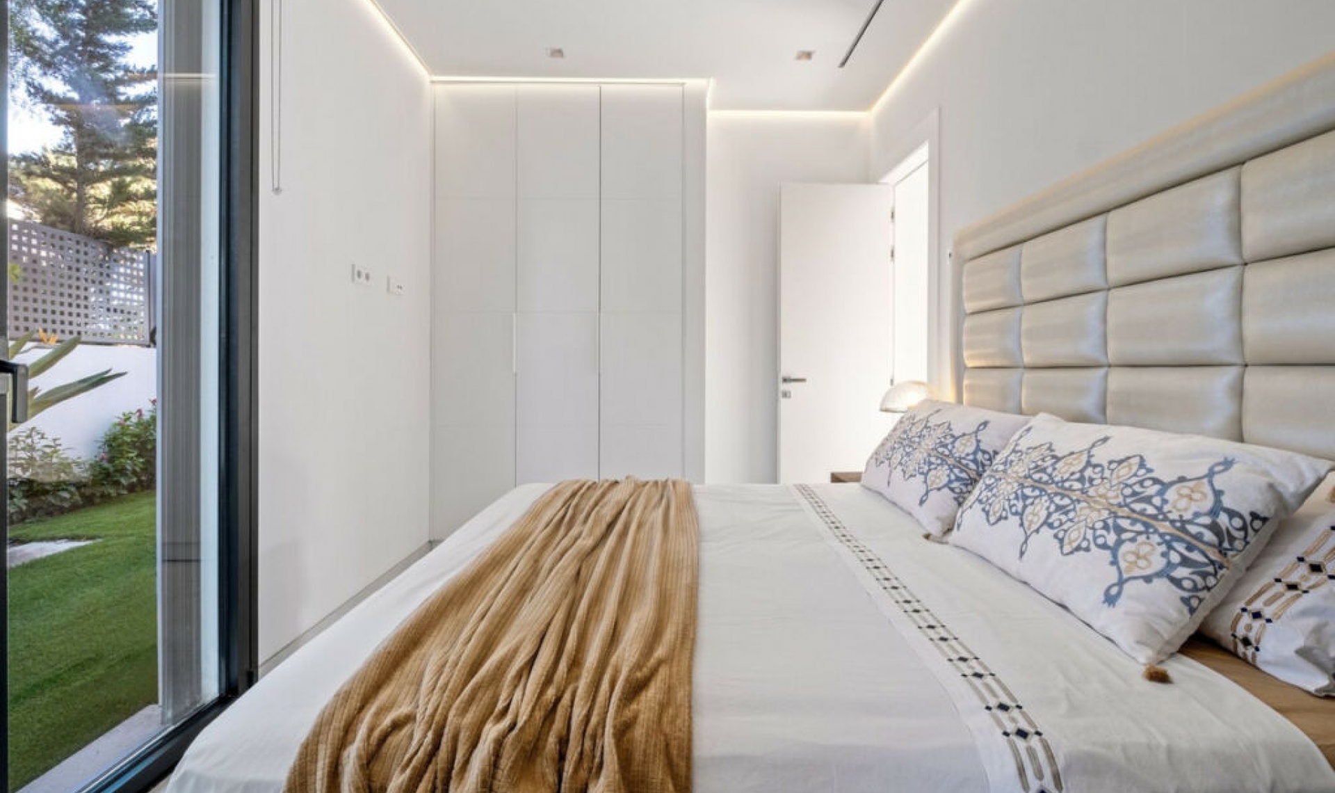 Resale - House -
Marbesa