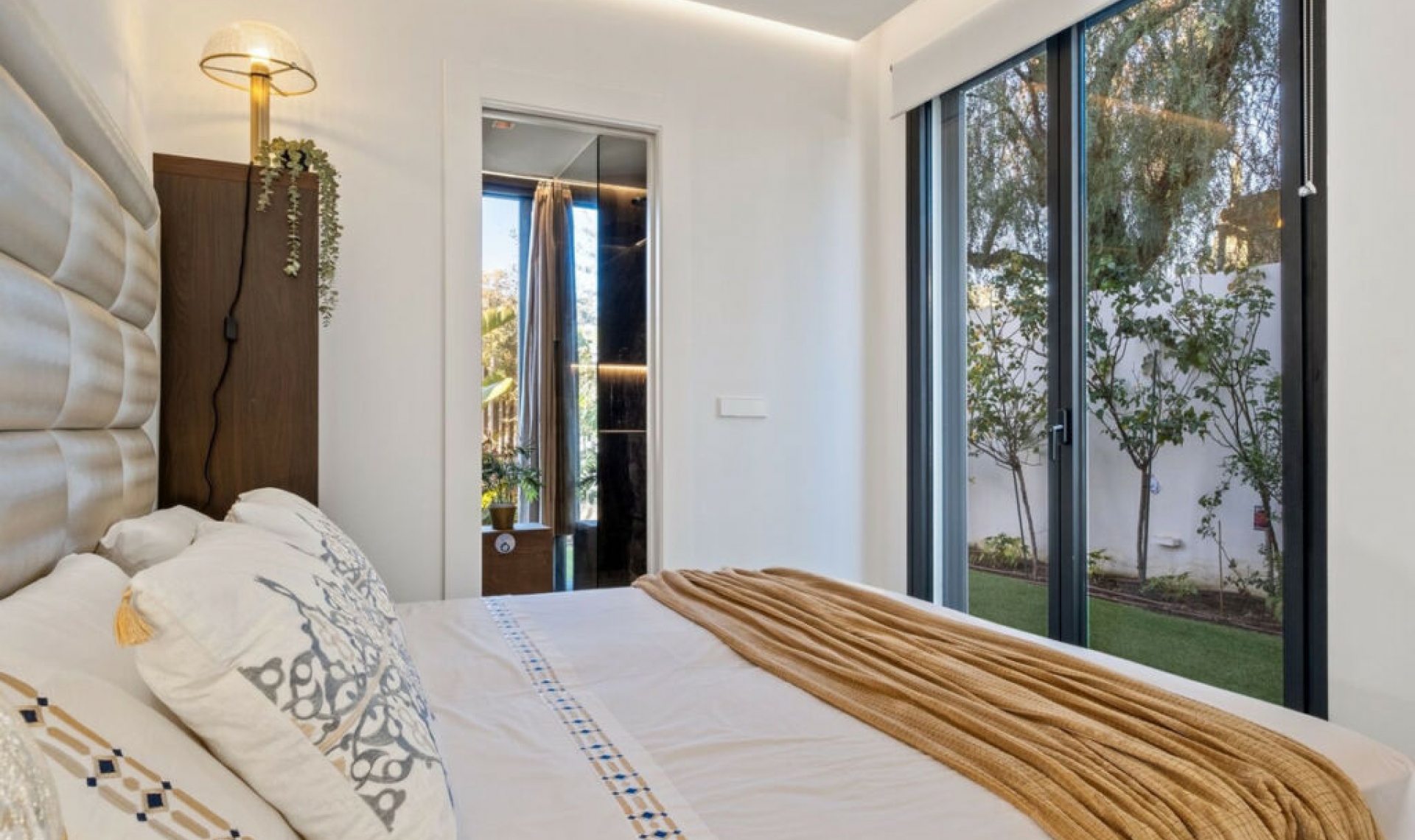 Resale - House -
Marbesa