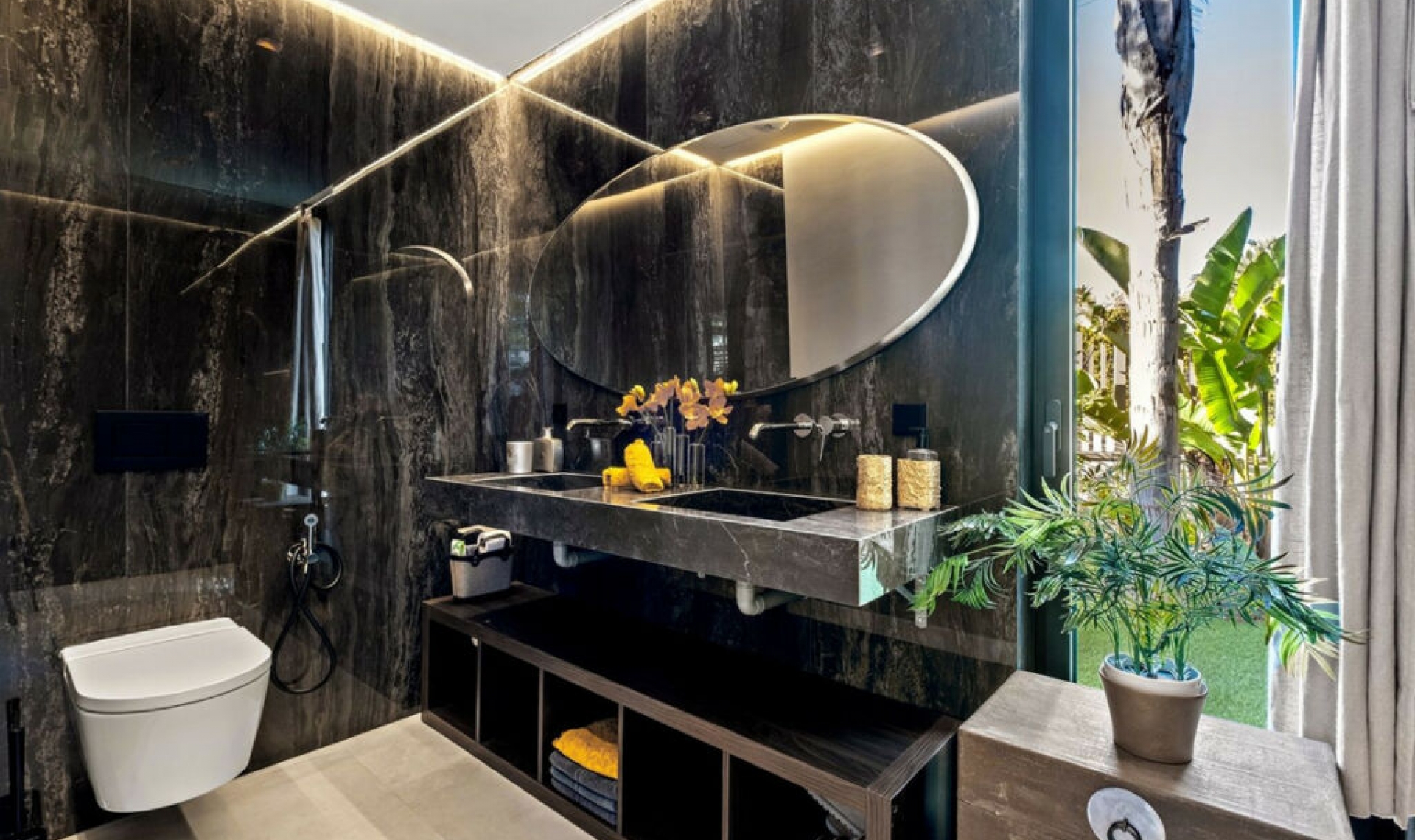 Resale - House -
Marbesa