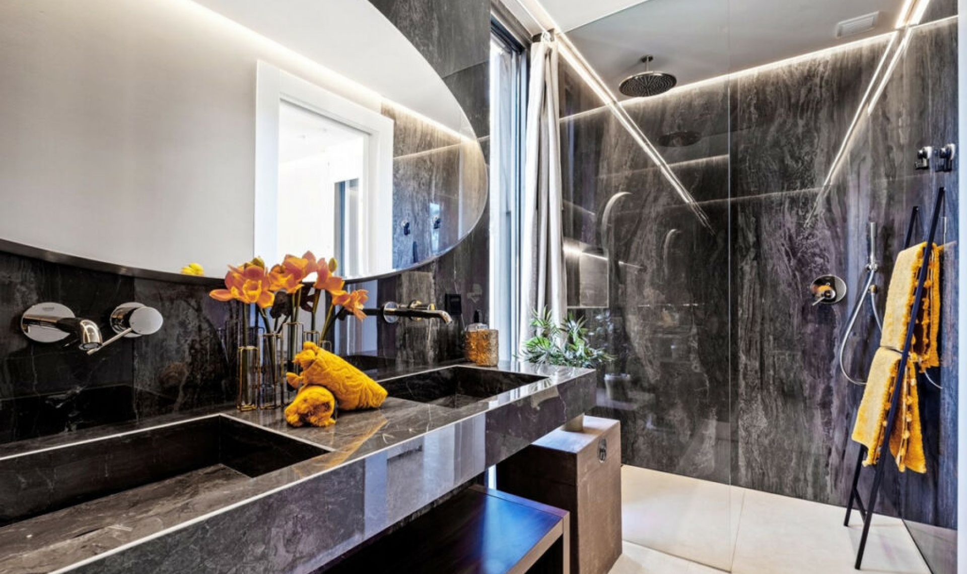 Resale - House -
Marbesa