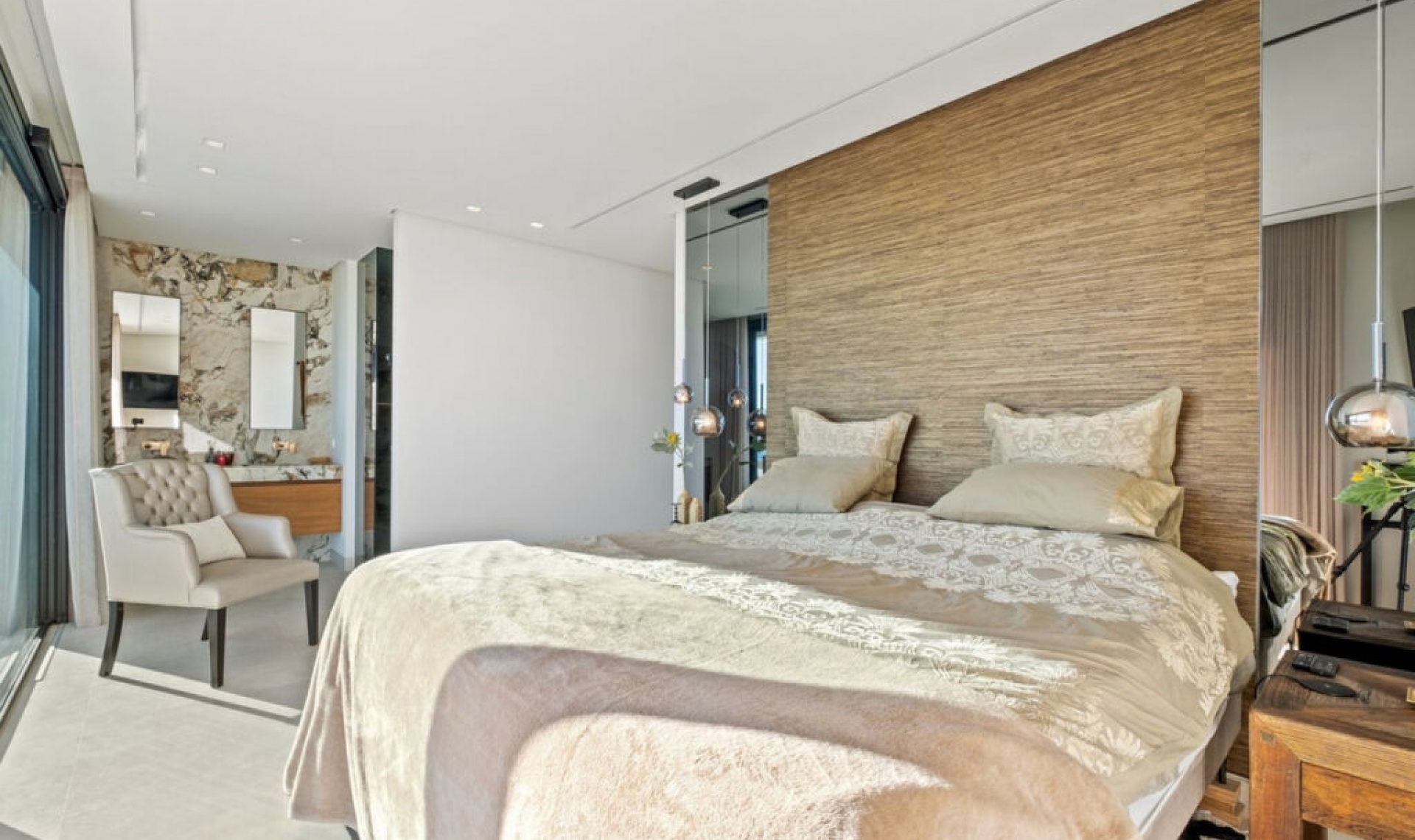 Resale - House -
Marbesa