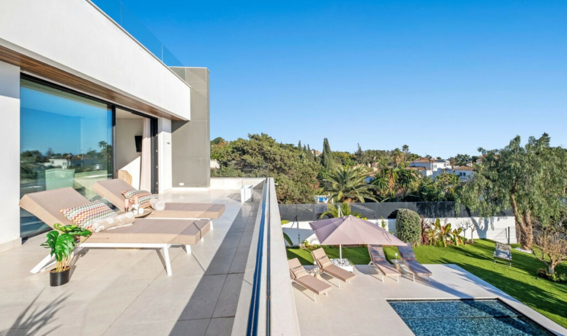 Resale - House -
Marbesa