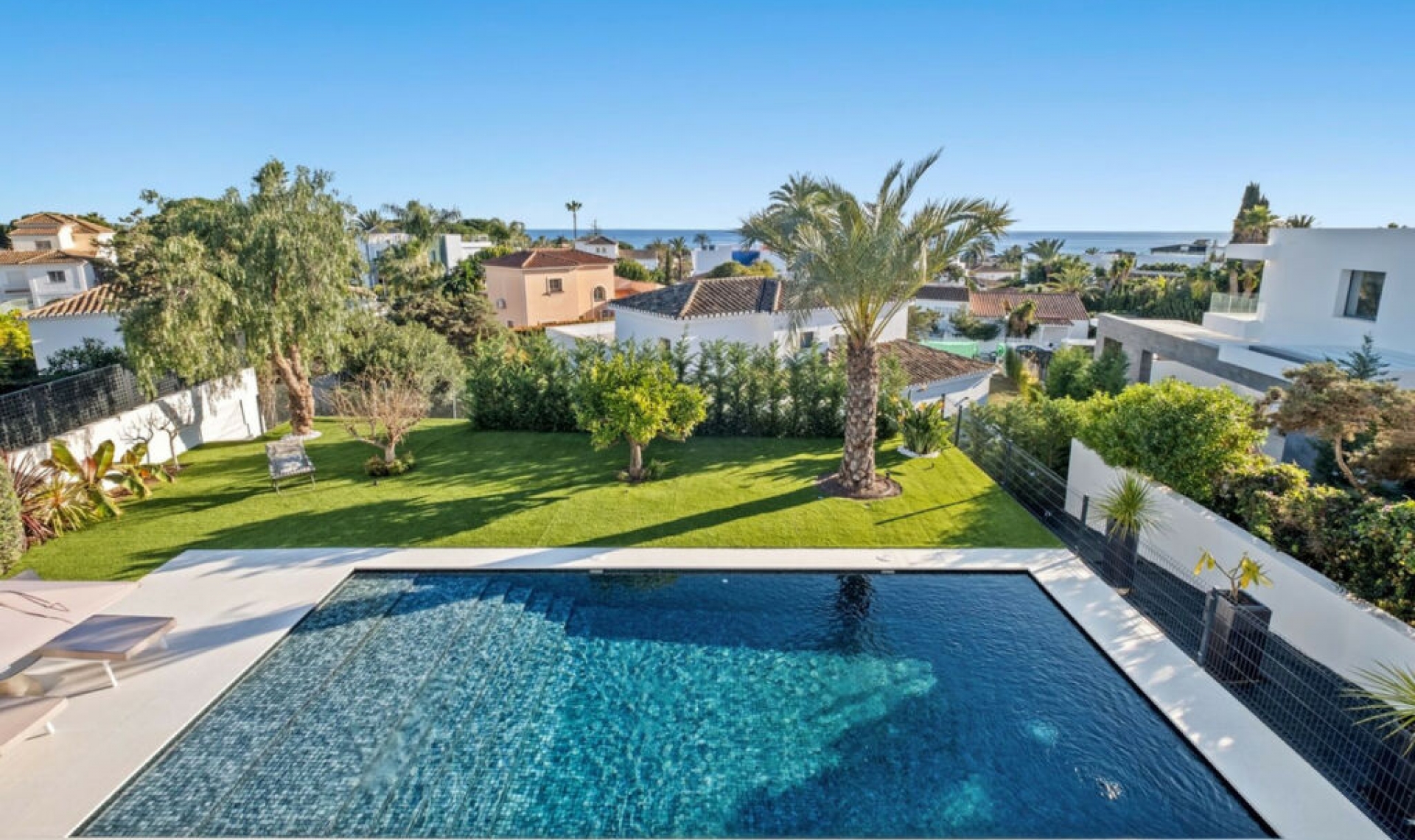 Resale - House -
Marbesa