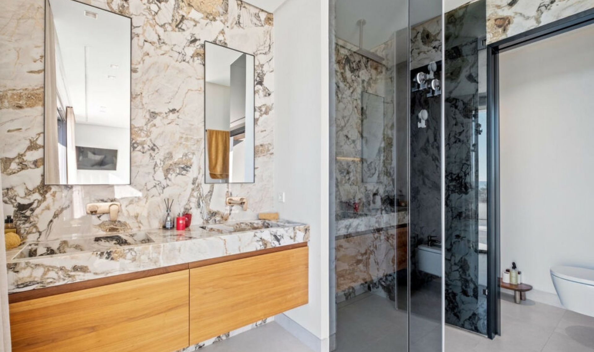 Resale - House -
Marbesa