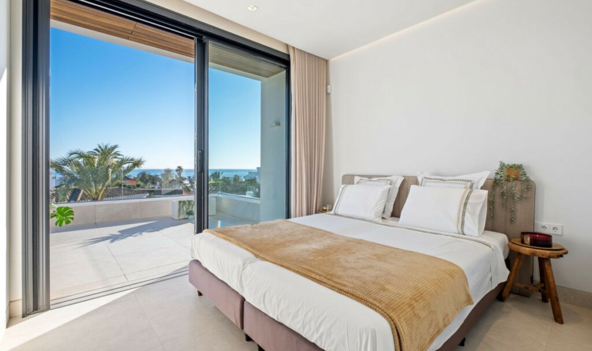 Resale - House -
Marbesa