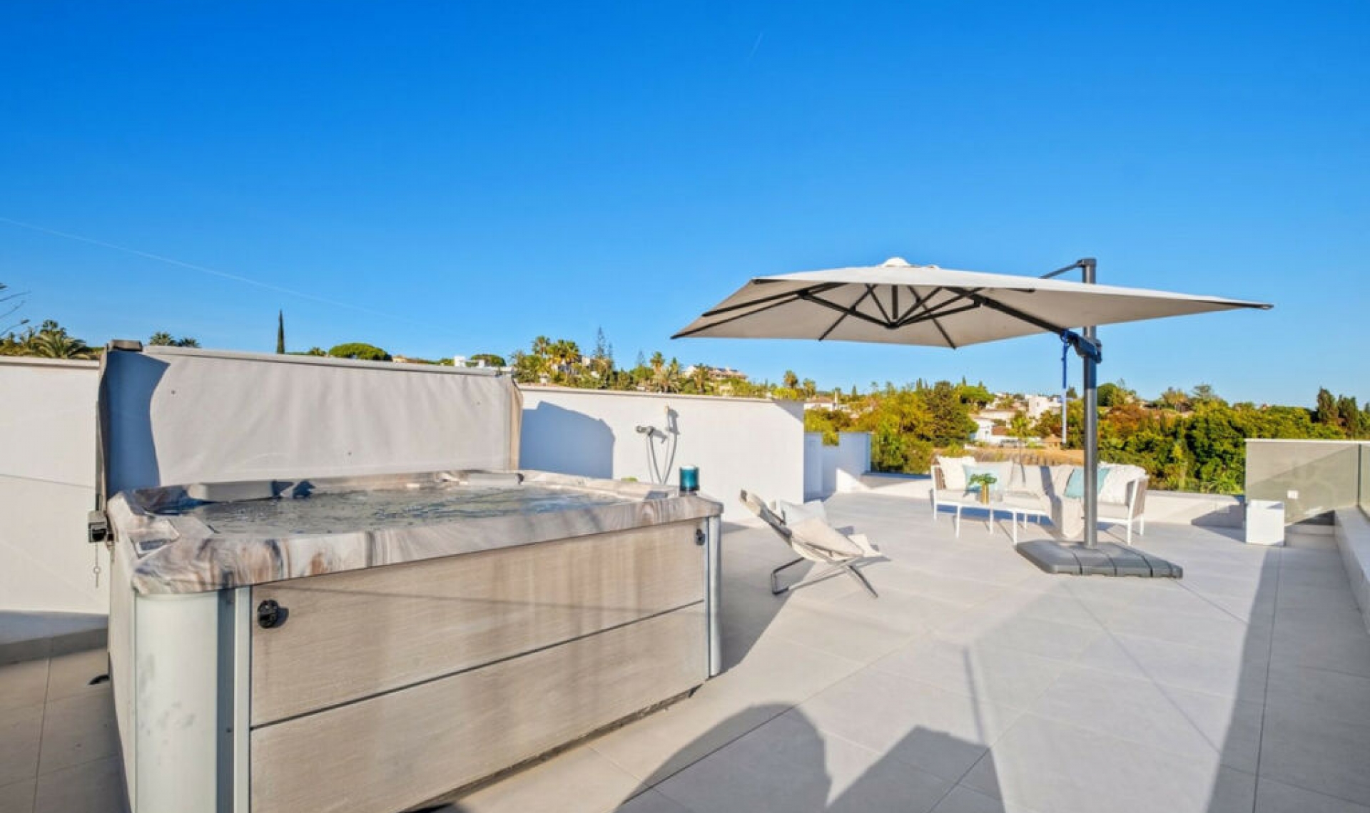 Resale - House -
Marbesa