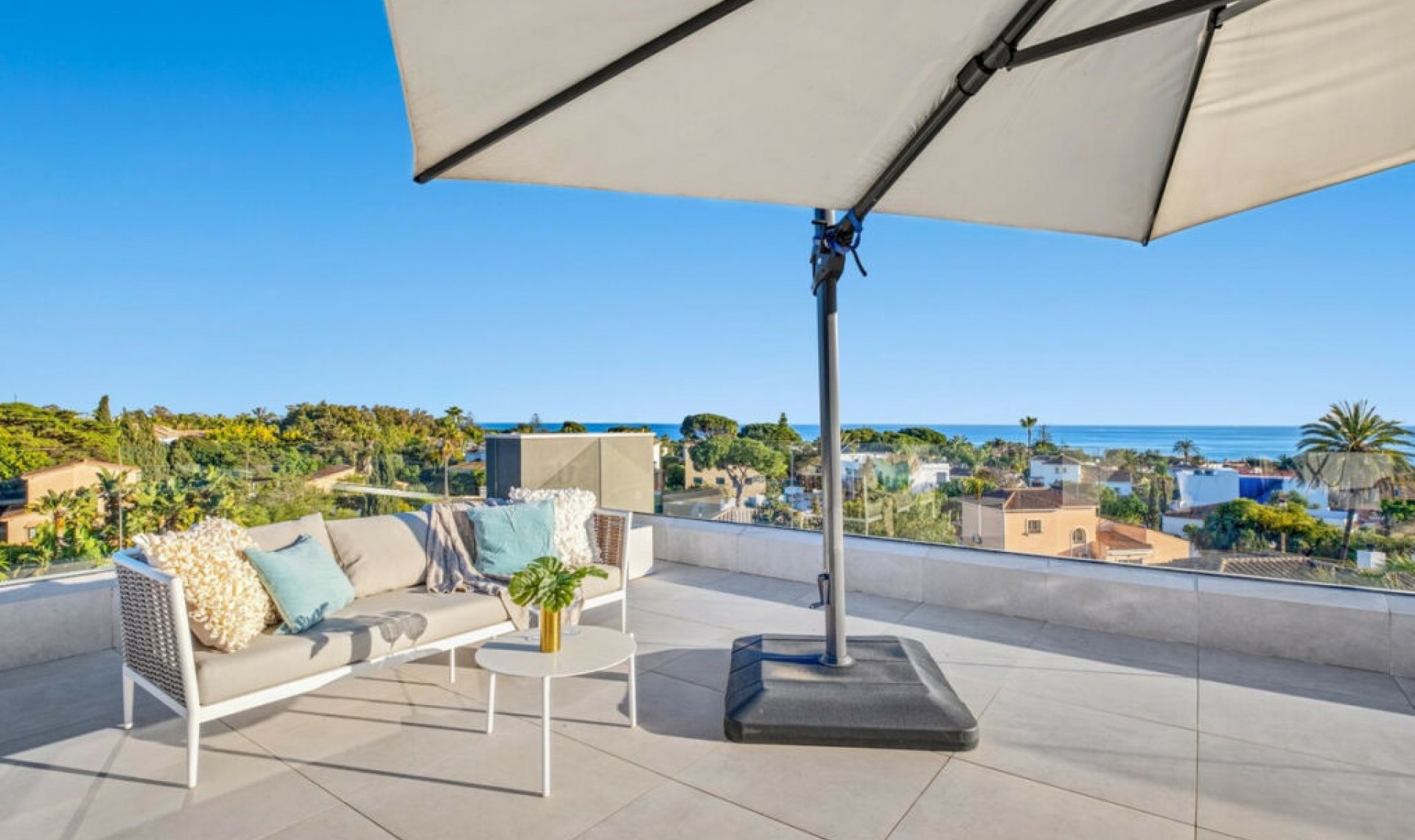 Resale - House -
Marbesa