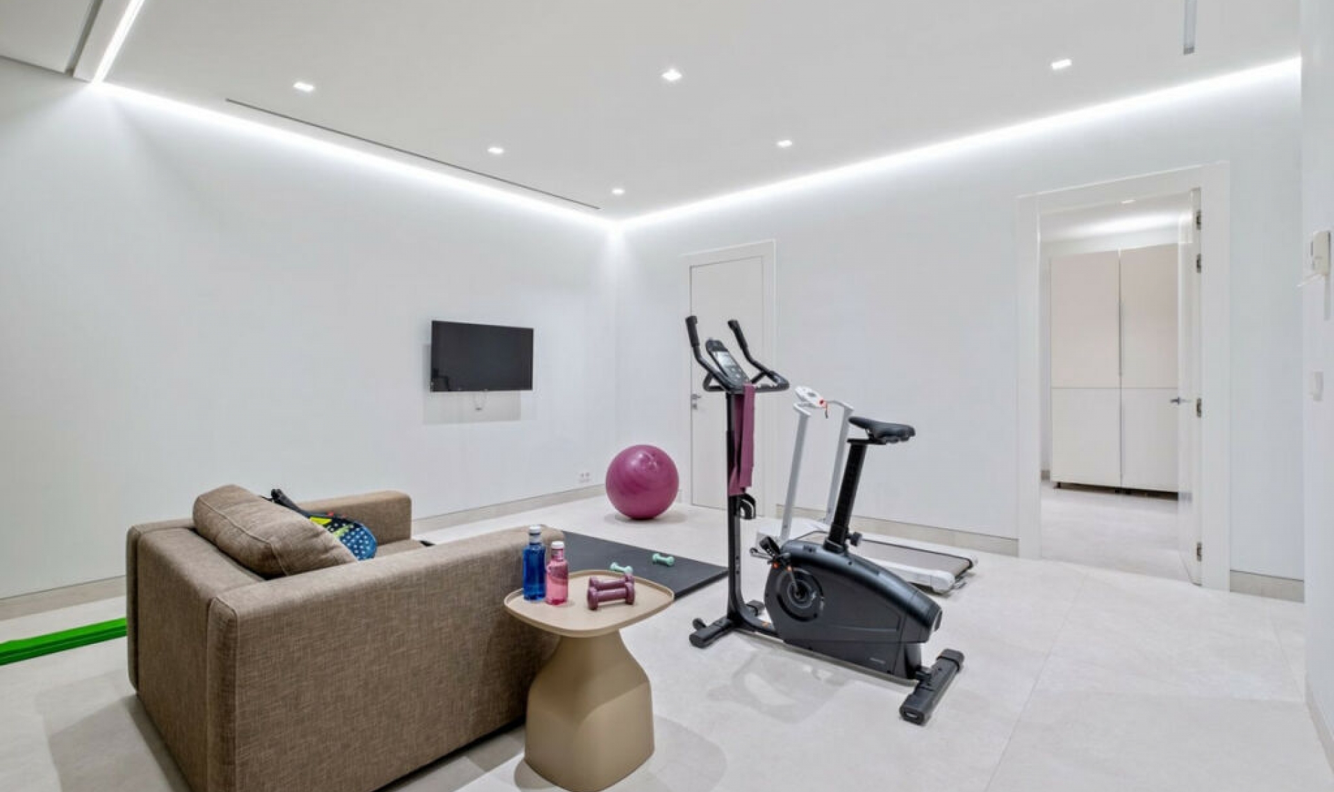 Resale - House -
Marbesa