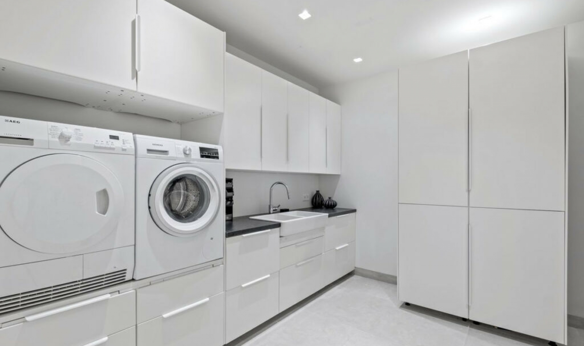 Resale - House -
Marbesa