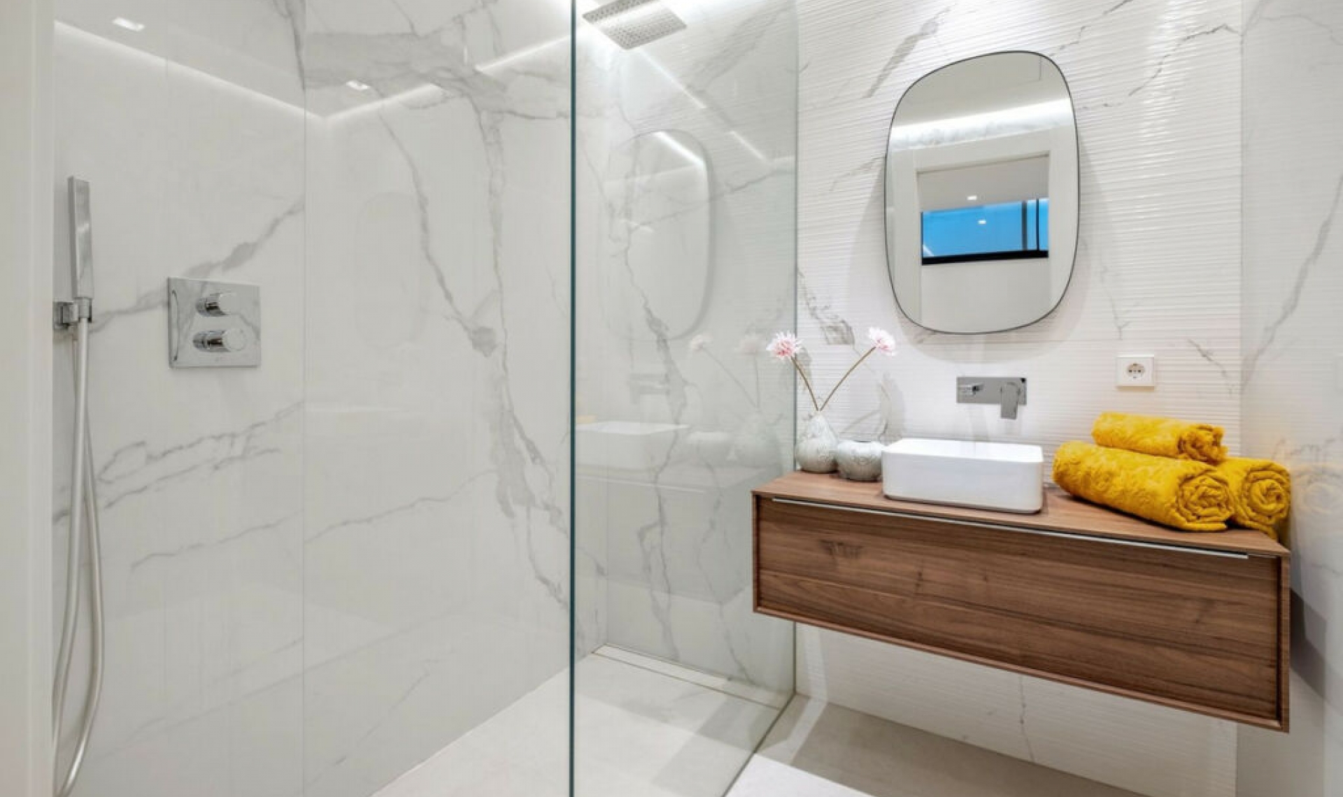 Resale - House -
Marbesa