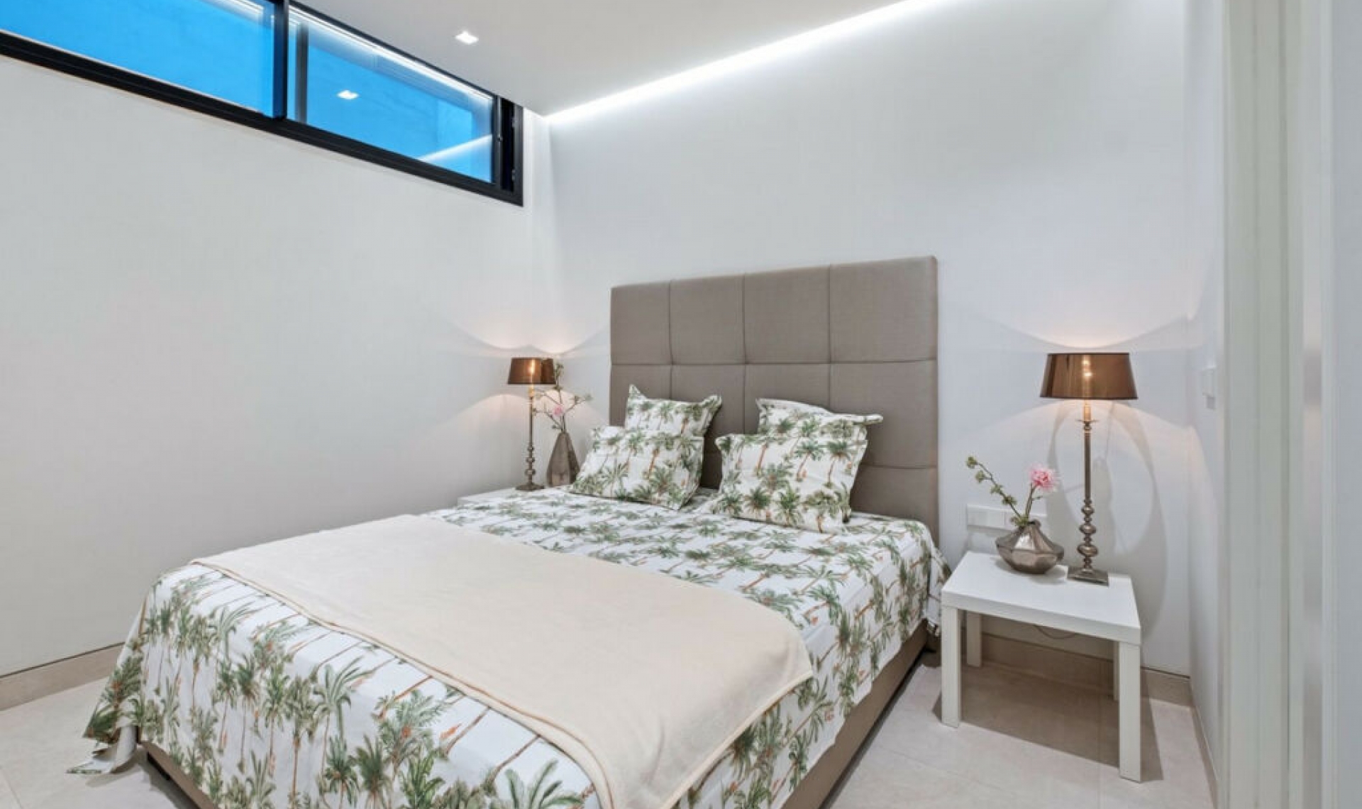 Resale - House -
Marbesa