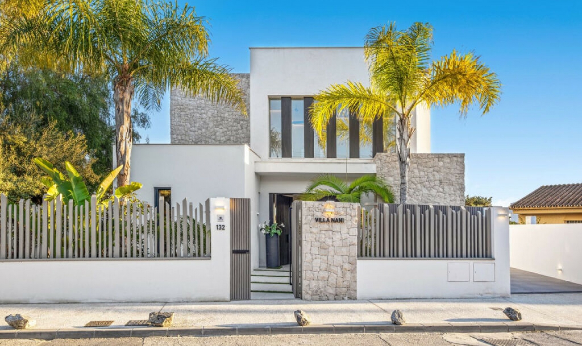 Resale - House -
Marbesa