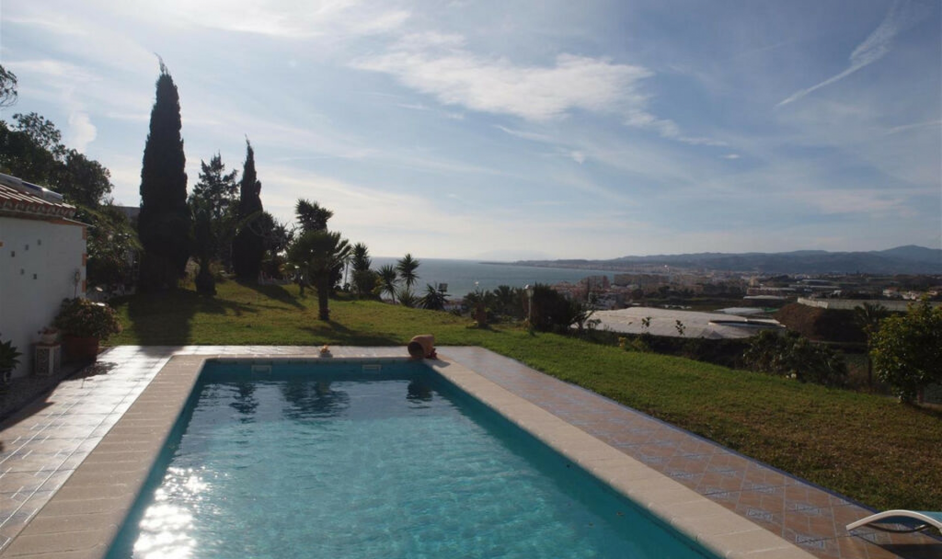 Resale - House -
Mezquitilla