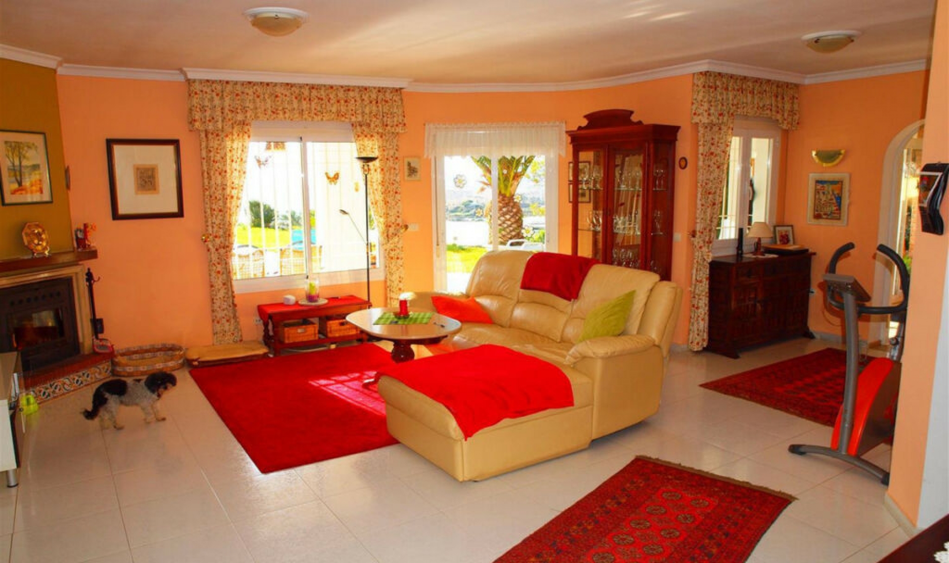 Resale - House -
Mezquitilla