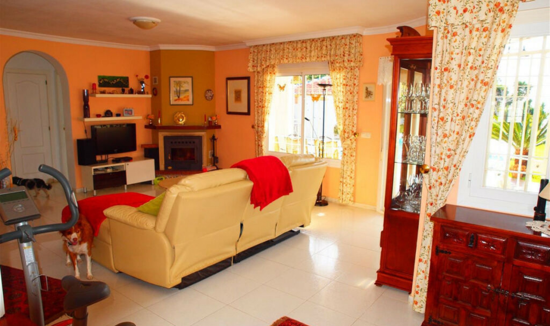 Resale - House -
Mezquitilla
