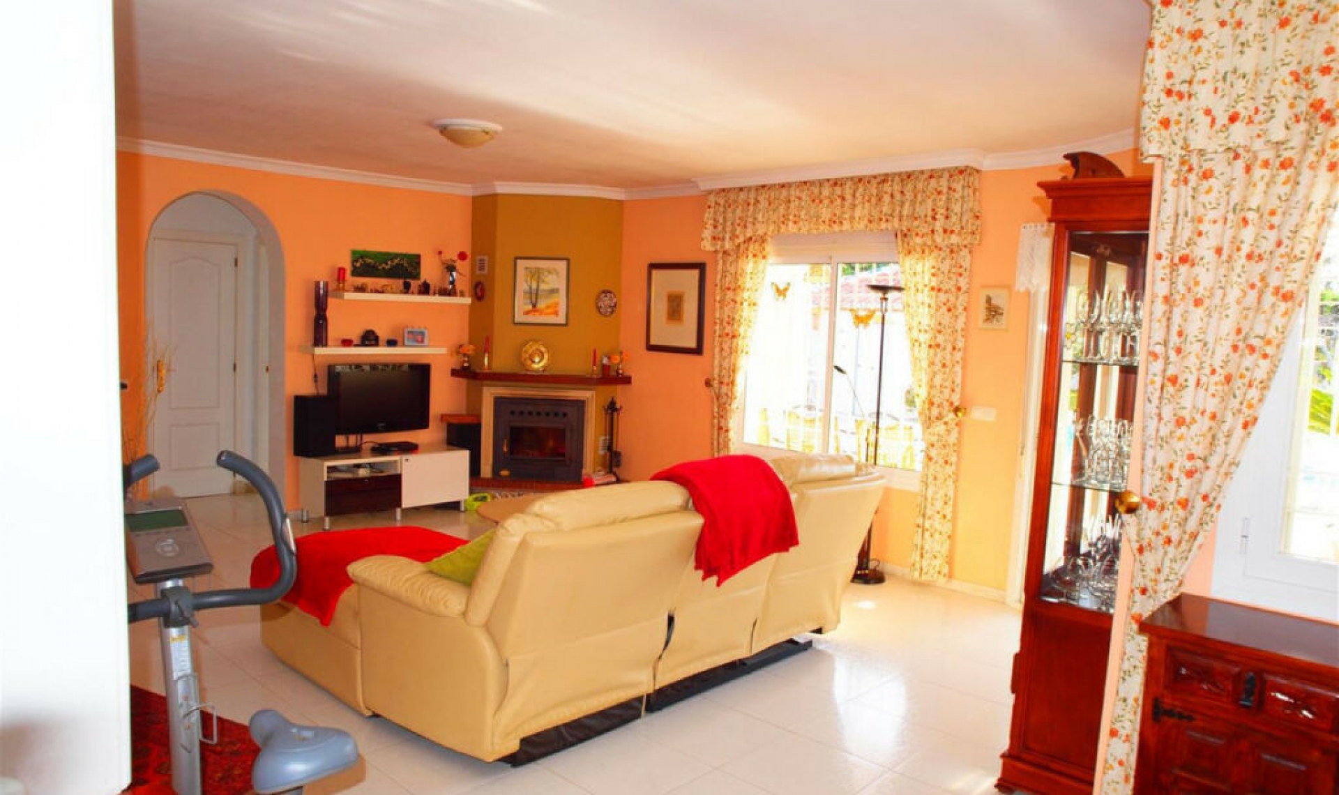 Resale - House -
Mezquitilla