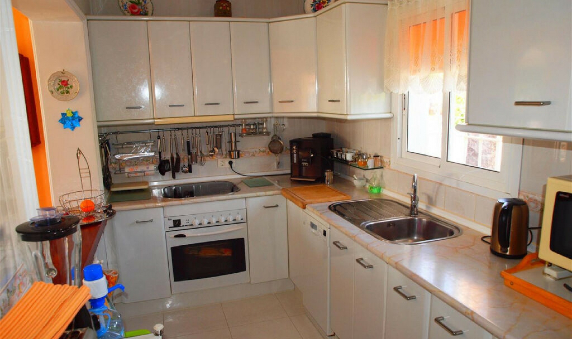 Resale - House -
Mezquitilla