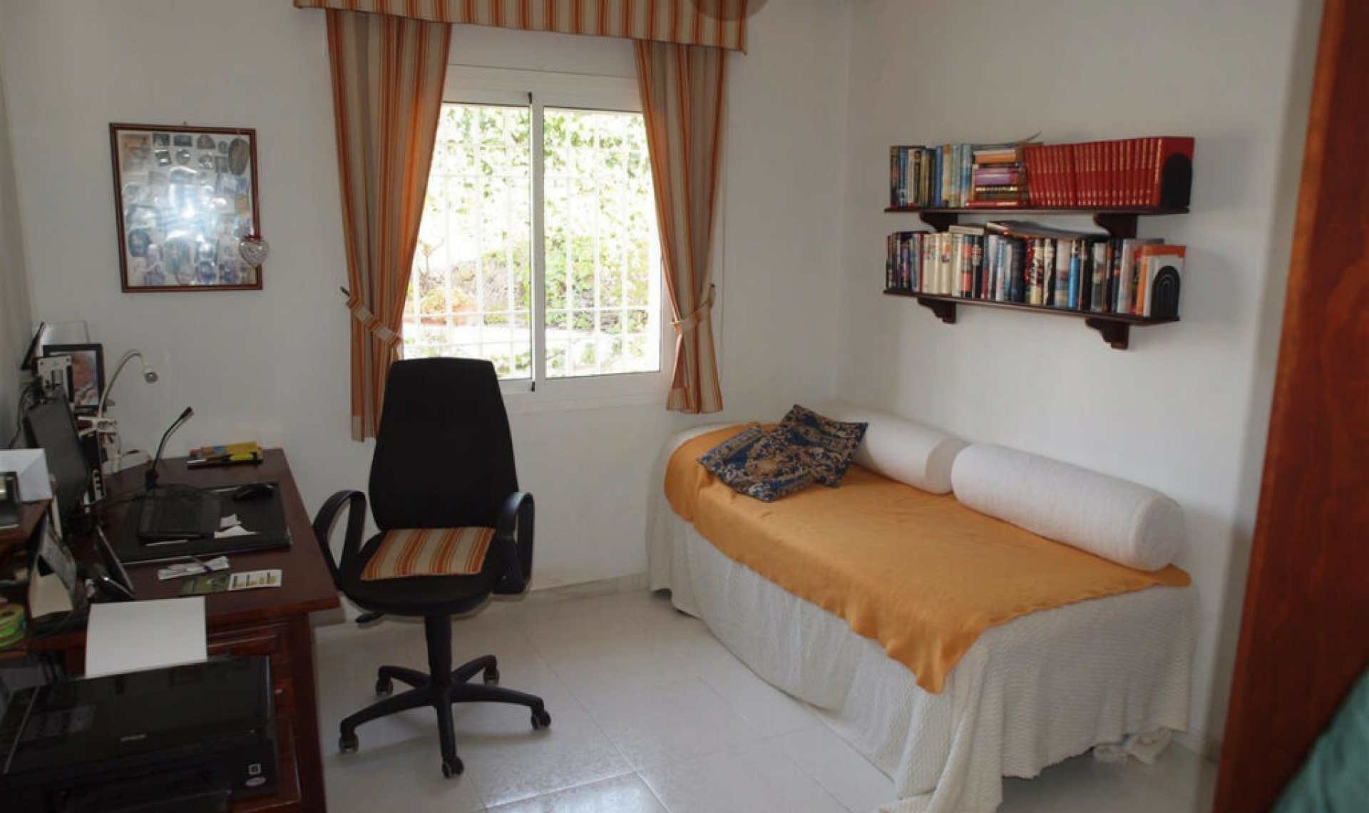 Resale - House -
Mezquitilla