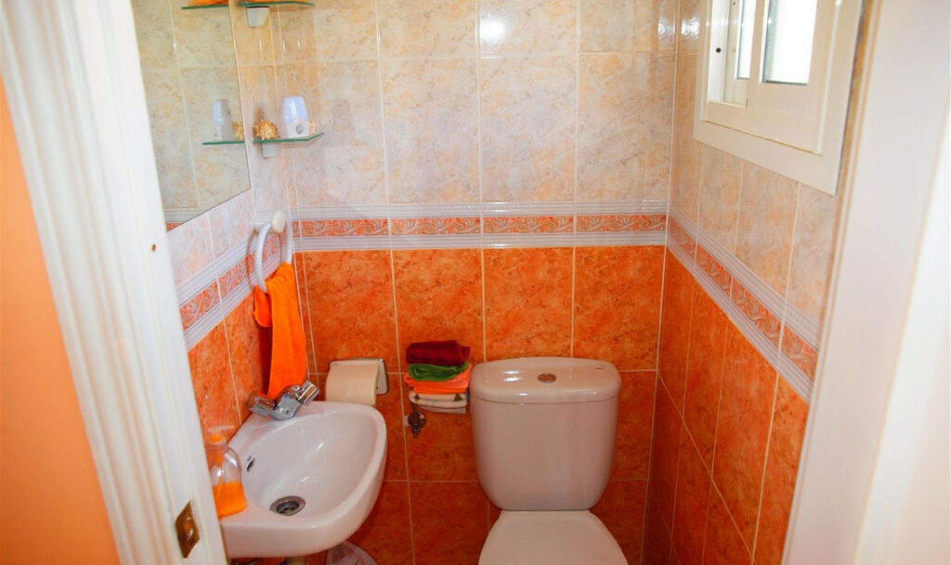 Resale - House -
Mezquitilla