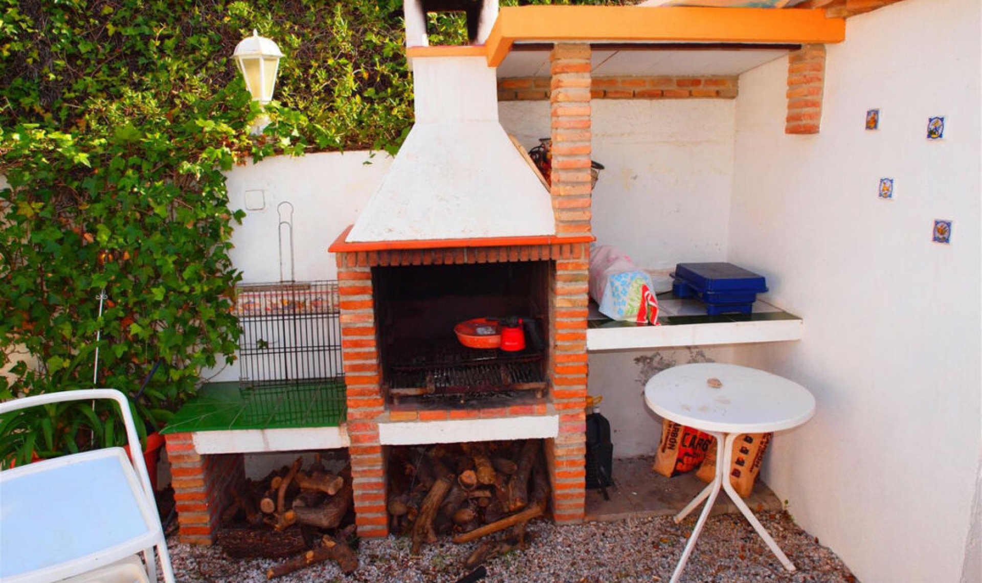 Resale - House -
Mezquitilla